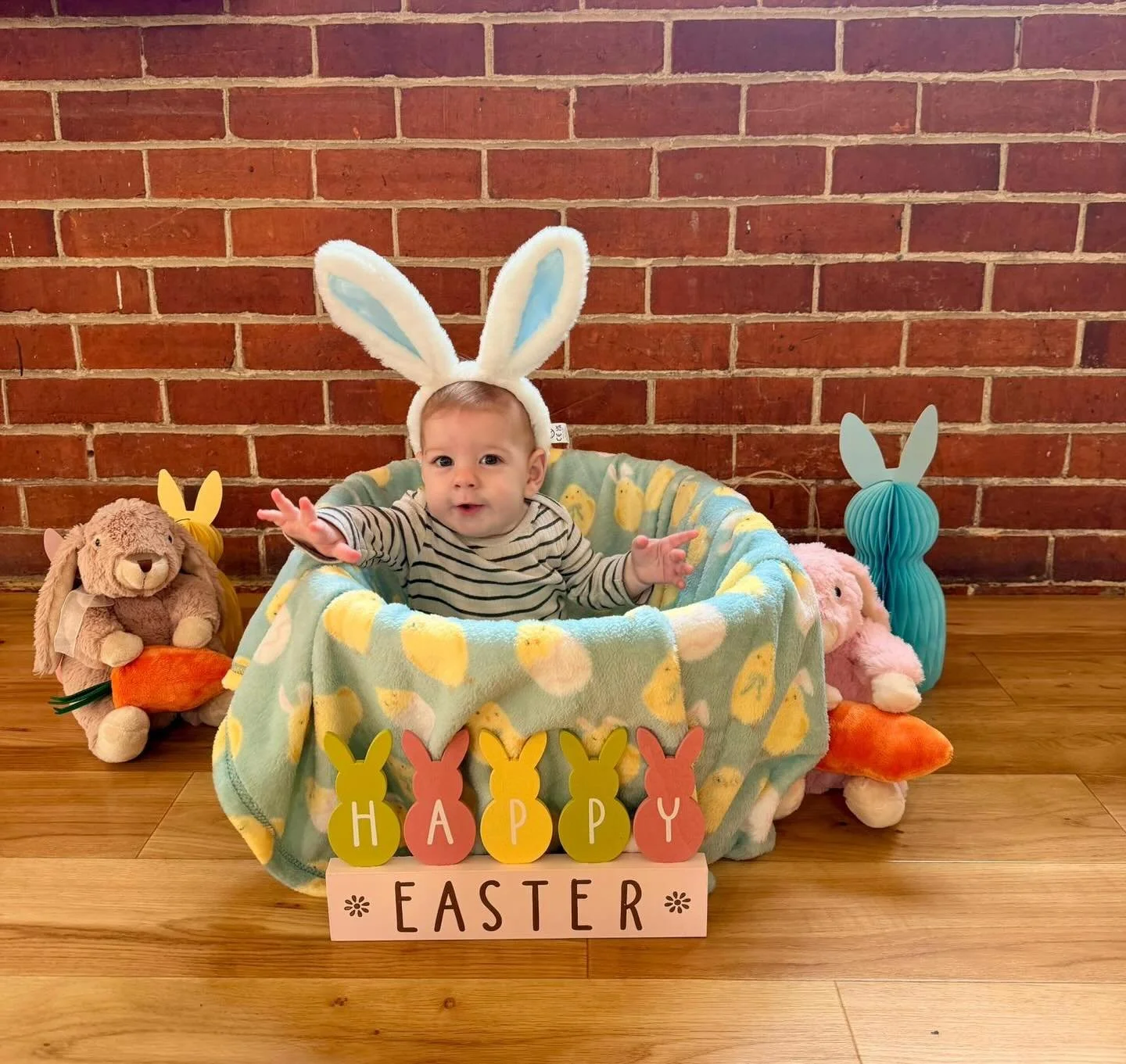 Such a lovely Easter session today with these little cuties 🥰🐰

Babies enjoyed a foot &amp; hand massage before some fun yoga stretches! 

#babyyoga #babymassage #babyclass #newburymums babywellness