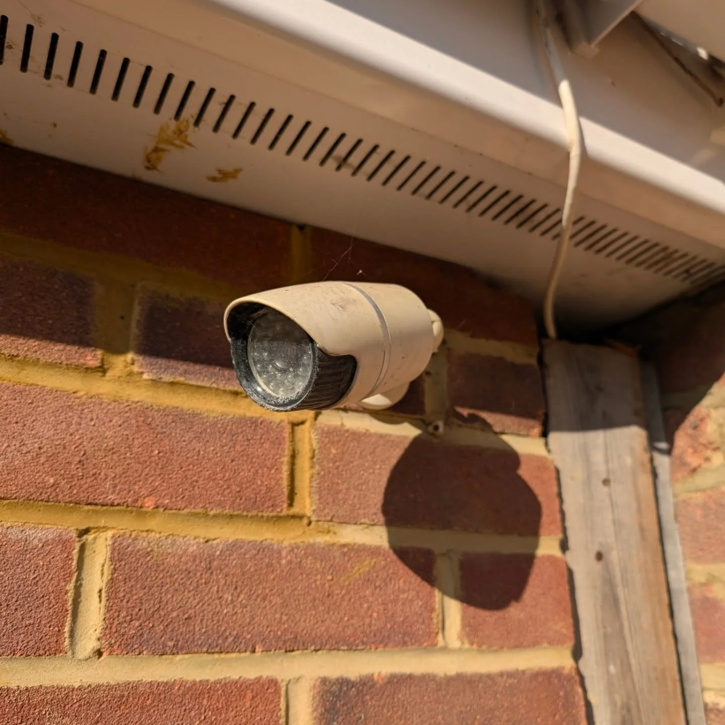 📸 Old Fake CCTV Replaced with Smart Ring Camera
Out with the old, in with the smart. 
Removed a redundant dummy camera and installed a new Ring Smart Camera for real-time security and motion alerts.
Standard mount didn’t give the right cover
