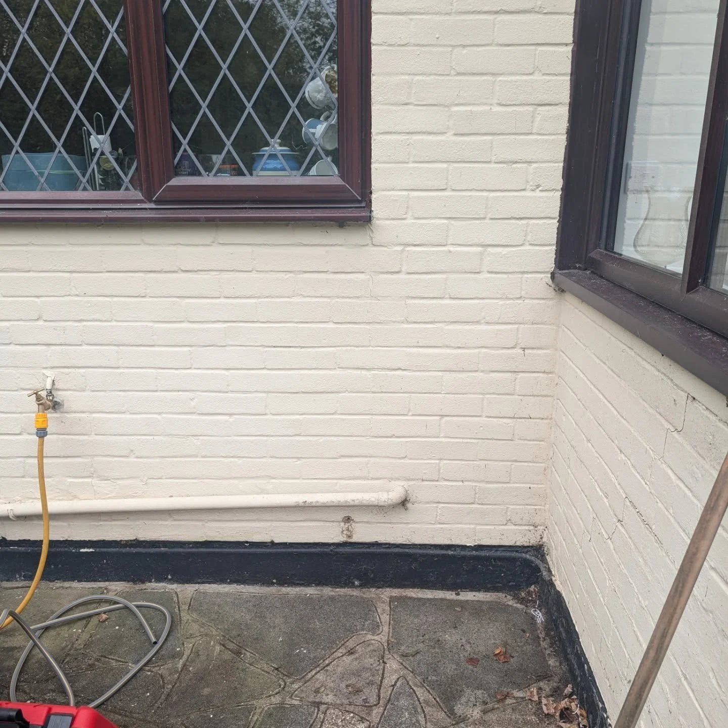 New Hozelock retractable hose reel fitted for a customer in Esher 💦
Checked and double-checked with my LED spirit level — perfectly level, solid fixings, and ready for years of use 👌🔩
✅ Hozelock reel installation
✅ Level and secure mountin