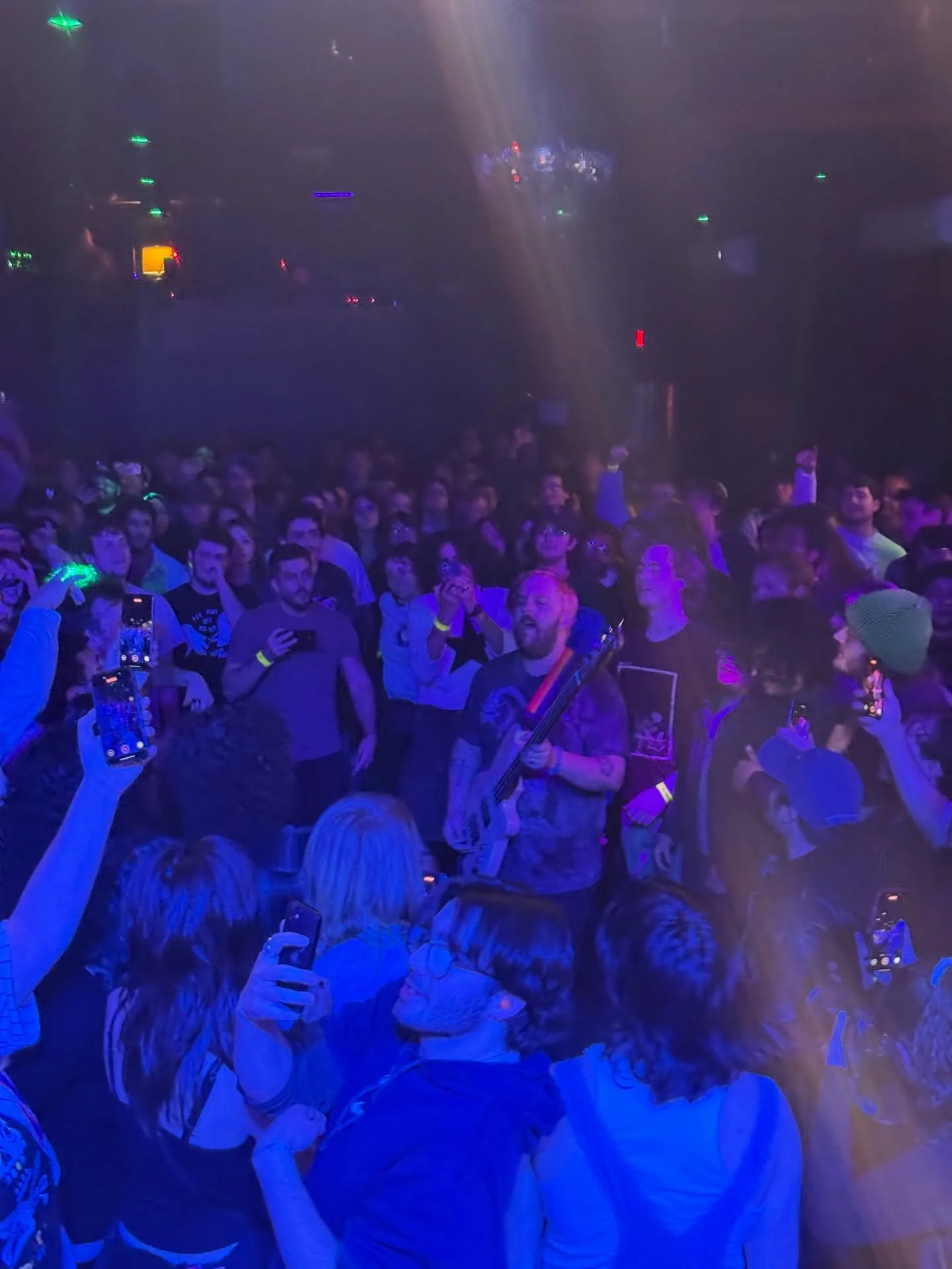 Last show of the year tonight at the city which was and shall always be the birth of sports. BAHSTON 🦞
Thanks so much for an incredibly amazing year of shows and rock n roll times. 🤙
Doors at 2:30 at @paradiserockclub