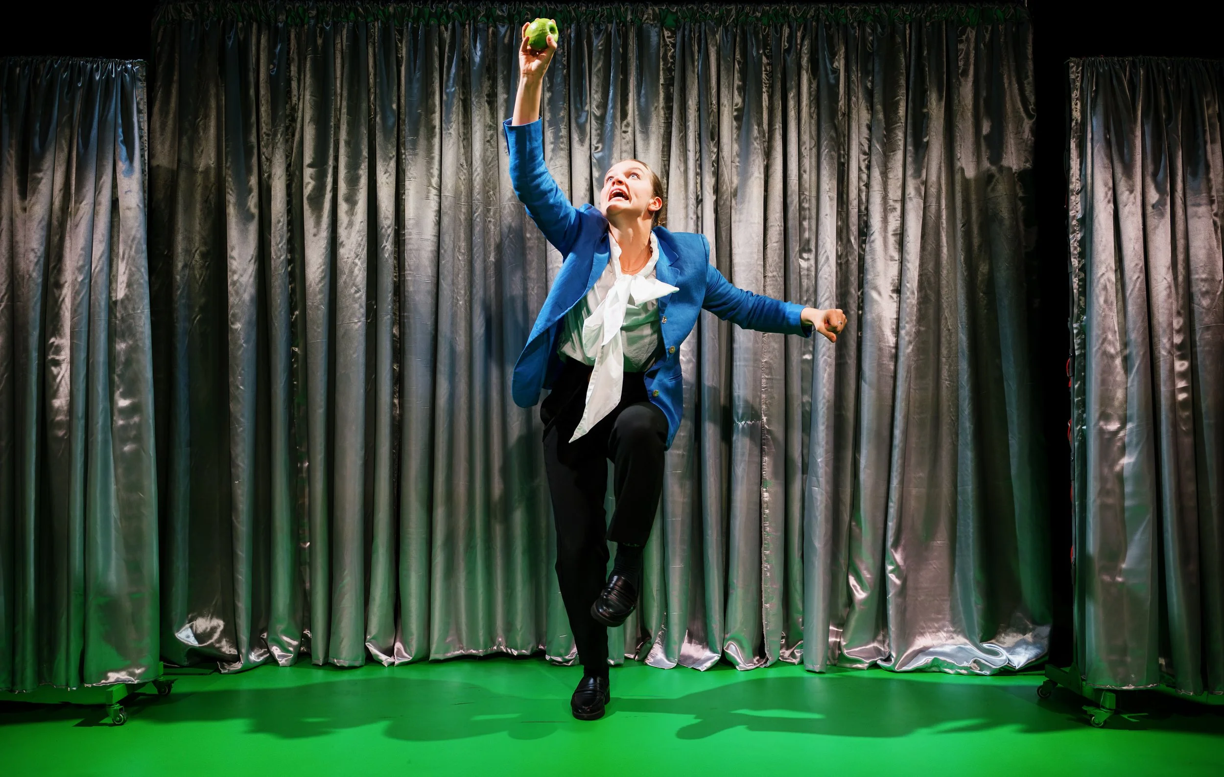 emma+pj_TheShivers@NDT_(c)Alex Brenner__12_0524-ARW-dx5_s.jpg