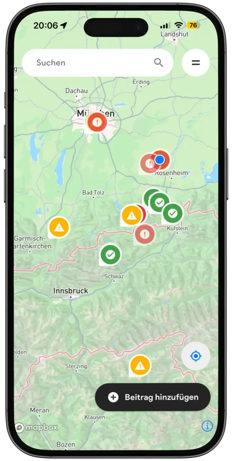 Smartphone-Display mit einer Kartenansicht einer Region in Deutschland, die Beiträge mit farbigen Symbolen anzeigt.