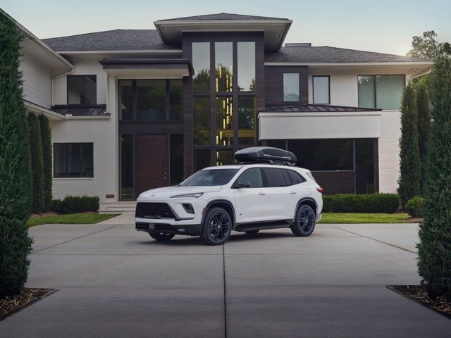 2025 Buick Enclave vs. Chevy Traverse: 3-Row SUV Showdown 