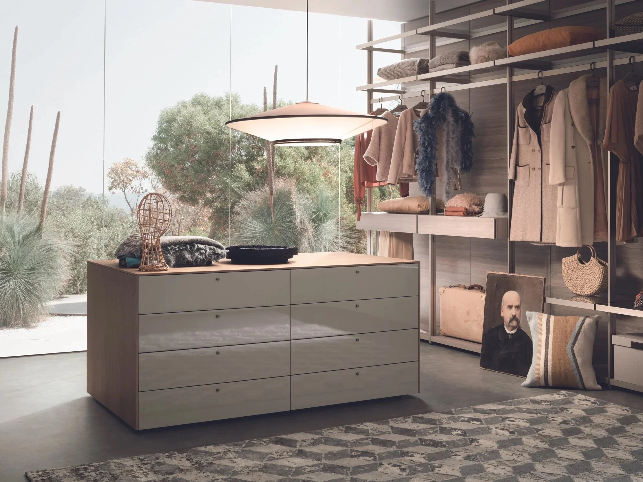 LT40 CHEST OF DRAWERS
