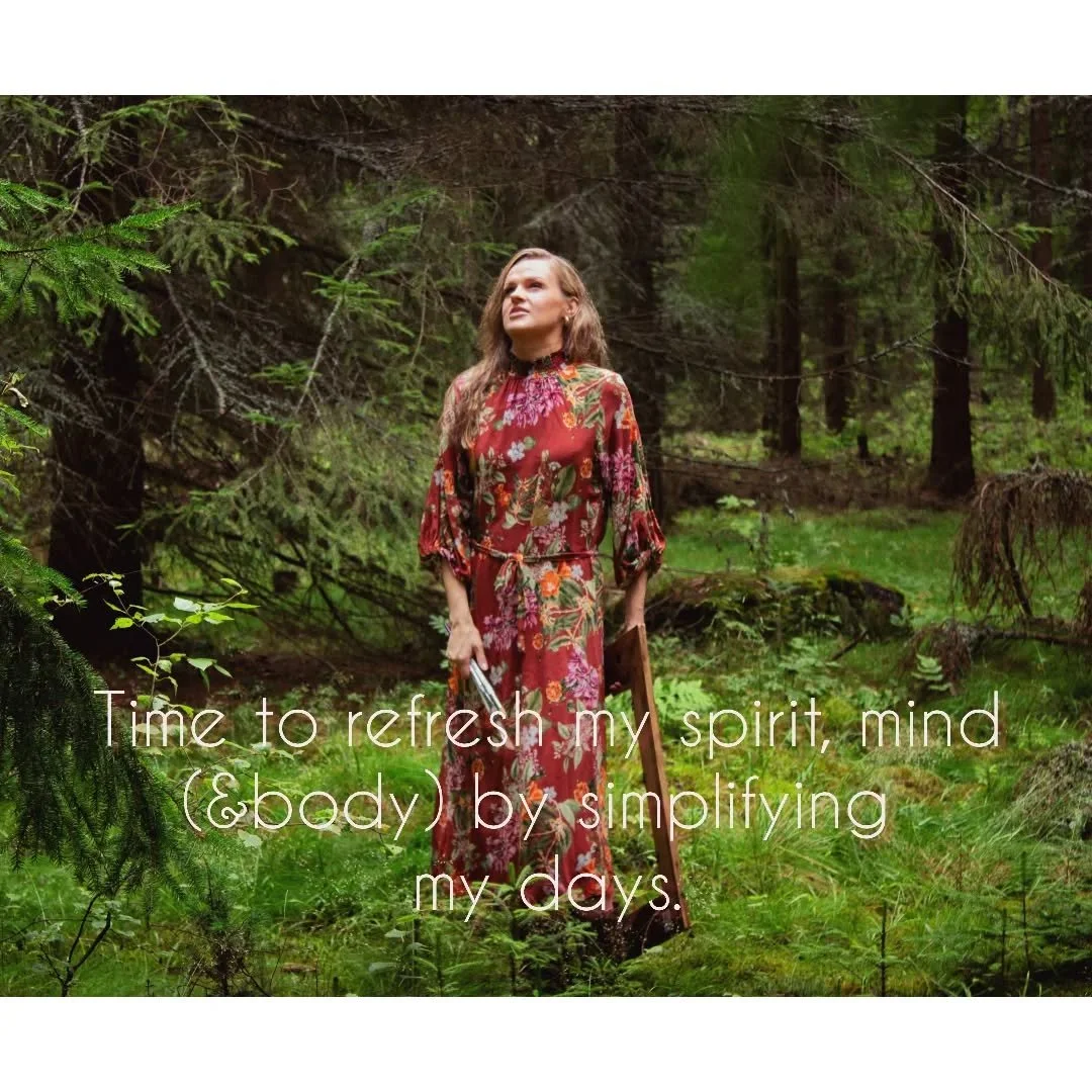 See you on Friday!
I take a few days off of Social Media.

Wonderful photographer is Pernilla @gatoravgulddesign and edited by another great photographer @laurasarajarviphotography 
🤍👌