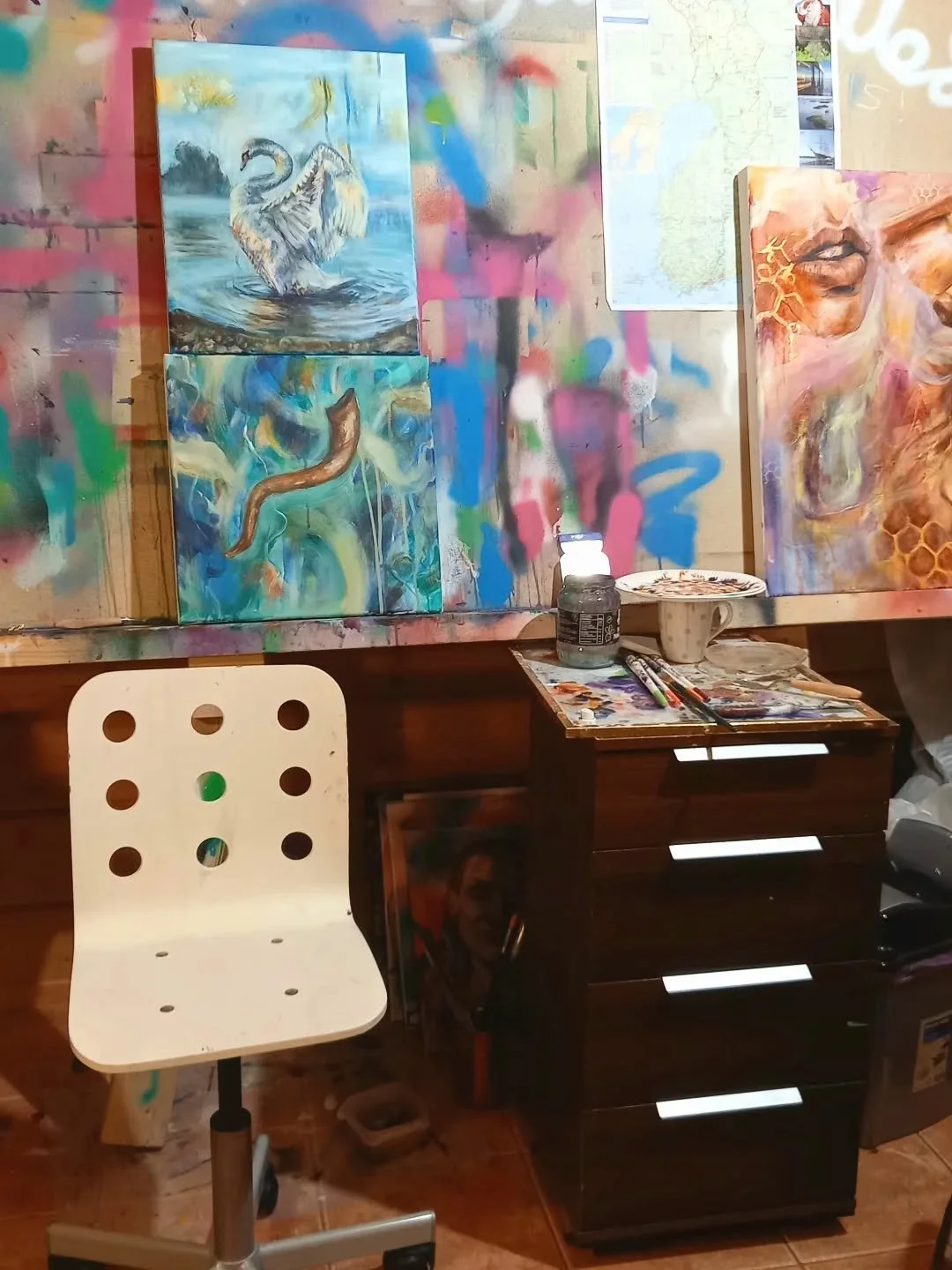 Place of Creativity&amp;Connection.
Many feelings felt on that chair.

Dear imperfect spot. May it continue to be a place of realness and deeper connection, greater courage, greater revelation ✨️

I didn't plan what's on my easel when I decided to ta