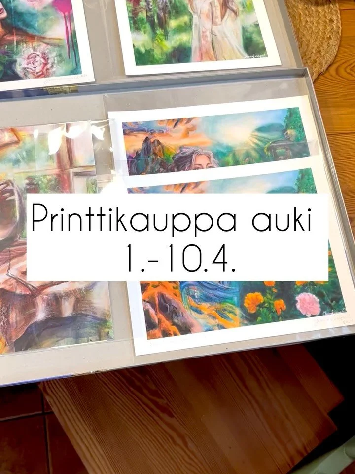 Vihdoin! Uutiskirjeiden puolella t&auml;m&auml;n jo ilmoitinkin reilu viikko sitten -aika ilmoittaa my&ouml;s t&auml;&auml;ll&auml;!🌺✨Toka &rdquo;internet printtikauppani&rdquo; mutta t&auml;m&auml;n vuoden ensimm&auml;inen.
Kaikki videolla ja kuvis