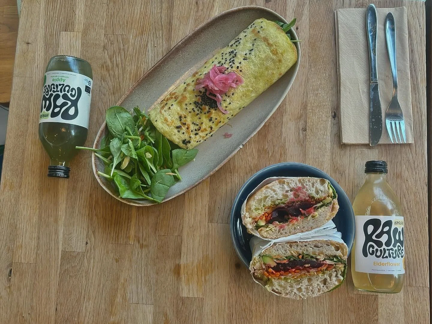 Vidste du, at vores majspandekager har det samme l&aelig;kre fyld som vores sandwich? 😌

Du kan v&aelig;lge mellem fire varianter, fyldt med smag:

🌯 Kylling &ndash; med urtemayo, artiskok-tapenade, tomat, syltede r&oslash;dl&oslash;g og frisk sala