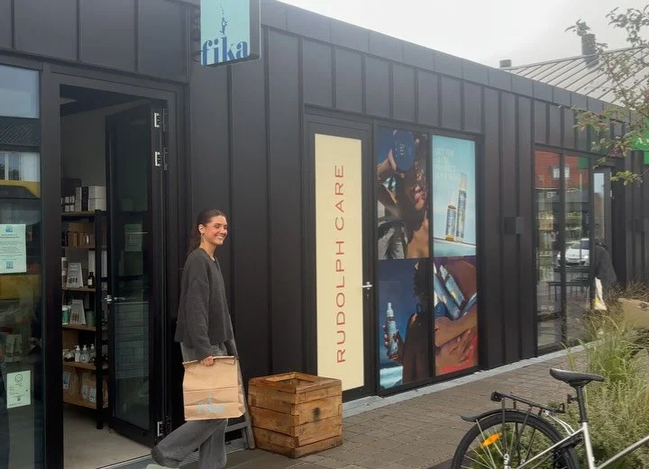 Det er blevet endnu nemmere at bestille hos Fika ☕
G&aring; ind p&aring; vores hjemmeside www.cafefika.dk og bestil din favorit. Nu kan du ogs&aring; f&aring; din mad leveret direkte til d&oslash;ren🙌 Du v&aelig;lger selv inde p&aring; hjemmesiden o