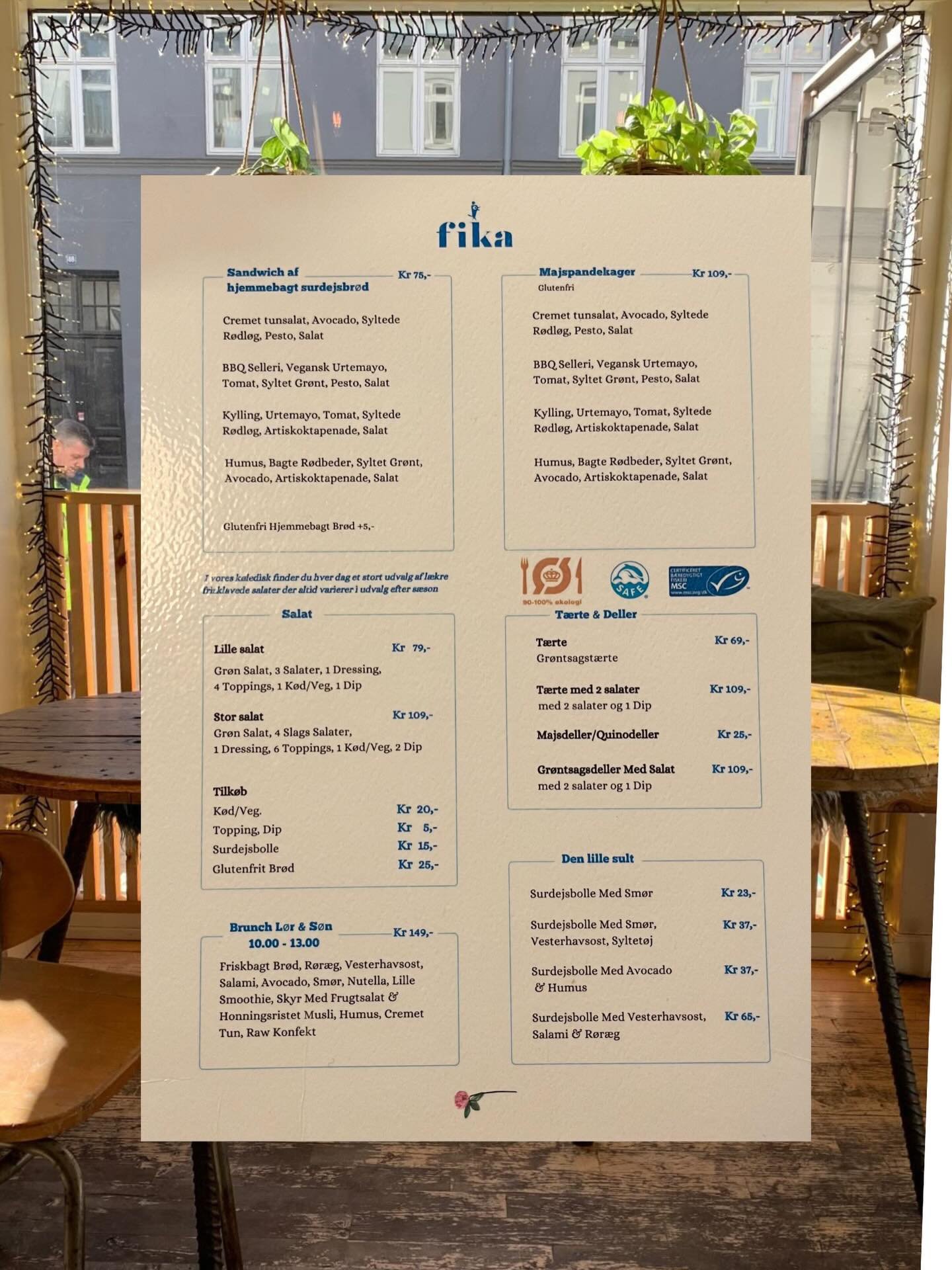 Vores menukort🙌🏼

Hos Fika finder du et menukort fyldt med sunde, friske og l&aelig;kre muligheder- b&aring;de til morgenmad, frokost og aftensmad. 

Uanset om du er til noget let, m&aelig;ttende eller bare virkelig godt, har vi noget til dig🥬

Ko