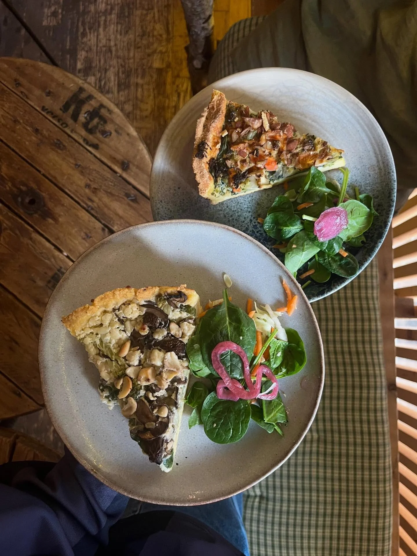 Vores l&aelig;kre glutenfrie gr&oslash;ntsagst&aelig;rter✨🥦 fyldt med en masse sunde og &oslash;kologiske r&aring;varer - perfekt til en let frokost eller aftensmad!