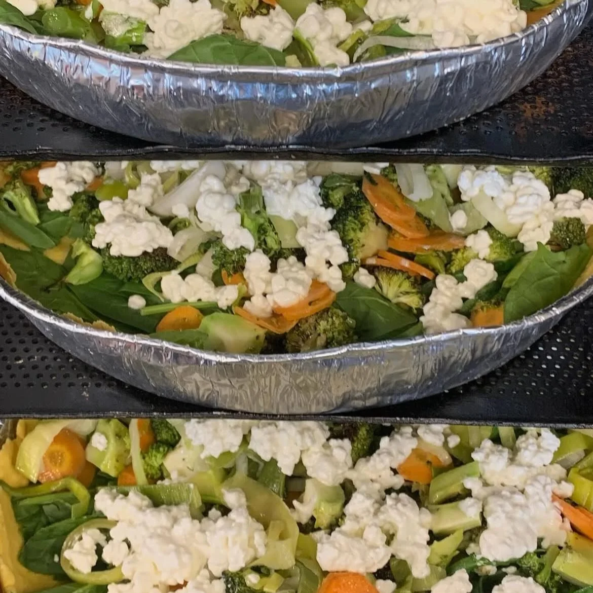 Vores k&oslash;kken arbejder hver dag p&aring; at tilberede frisk og smagfuld mad til vores g&aelig;ster. 
Med en &oslash;kologiprocent p&aring; 90&ndash;100 kan du v&aelig;re sikker p&aring; r&aring;varer af h&oslash;j kvalitet, og en ekstra god sma