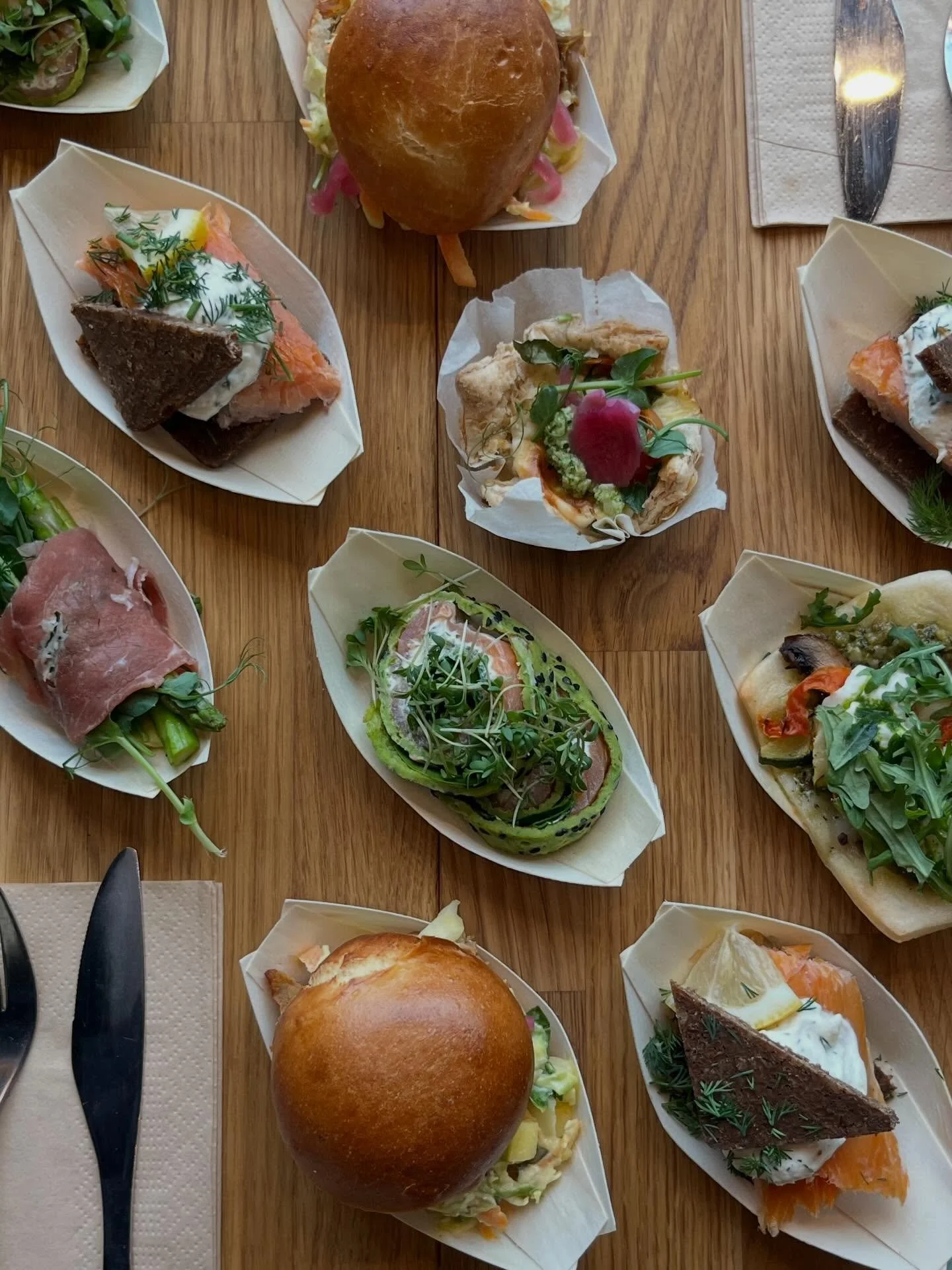 FIKAS FINGERFOOD👏🏼🤩

Hos vores catering firma Gr&ouml;n Catering finder du en masse l&aelig;kker og &oslash;kologisk mad - alt lavet fra bunden med s&aelig;sonens &oslash;kologiske r&aring;varer😋🥦 Uanset om du planl&aelig;gger en firmafrokost, e