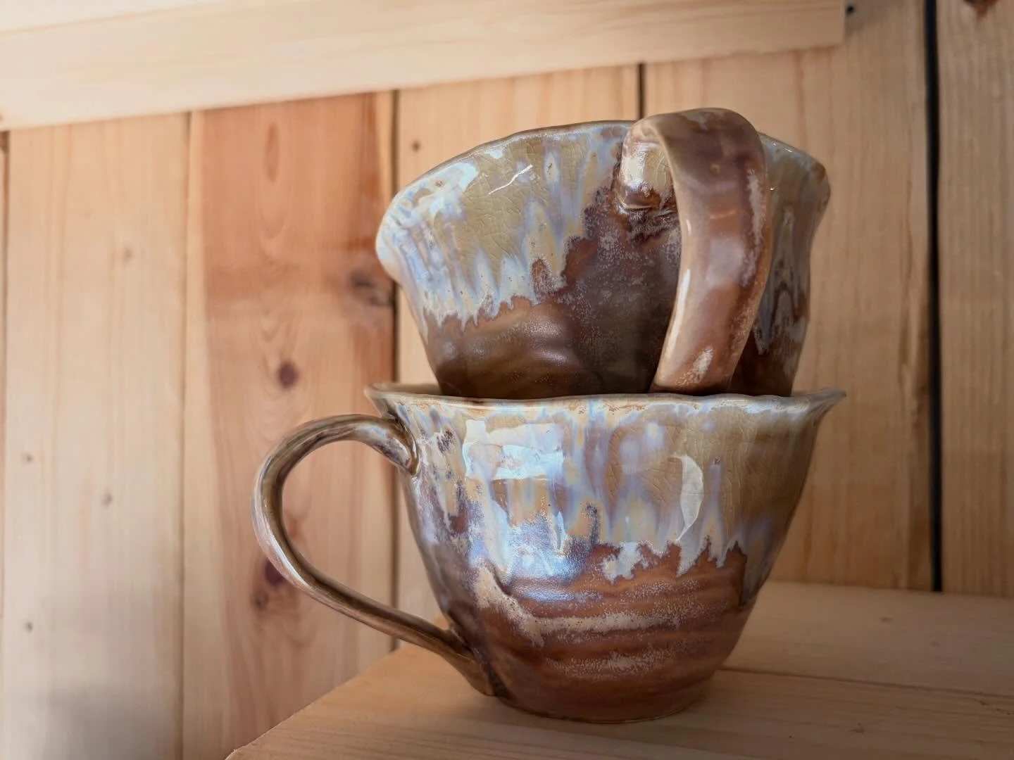 En masse ny keramik er ankommet🤩

Vi har f&aring;et endnu mere smuk keramik ned i butikkerne - kopper, sk&aring;le, fade og meget mere. Noget til hverdagen, noget til gaven, og noget du bare ikke kan lade v&aelig;re med at tage med hjem.
Kom forbi o