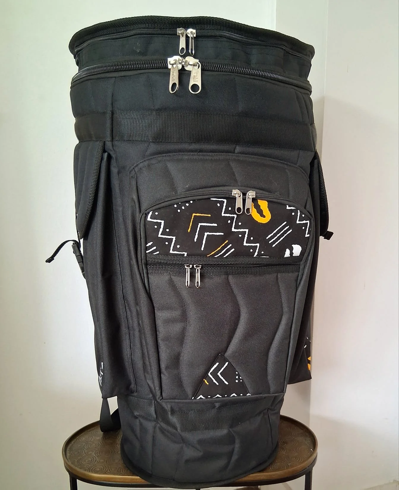 Housse avec plusieurs compartiments et fermetures éclair