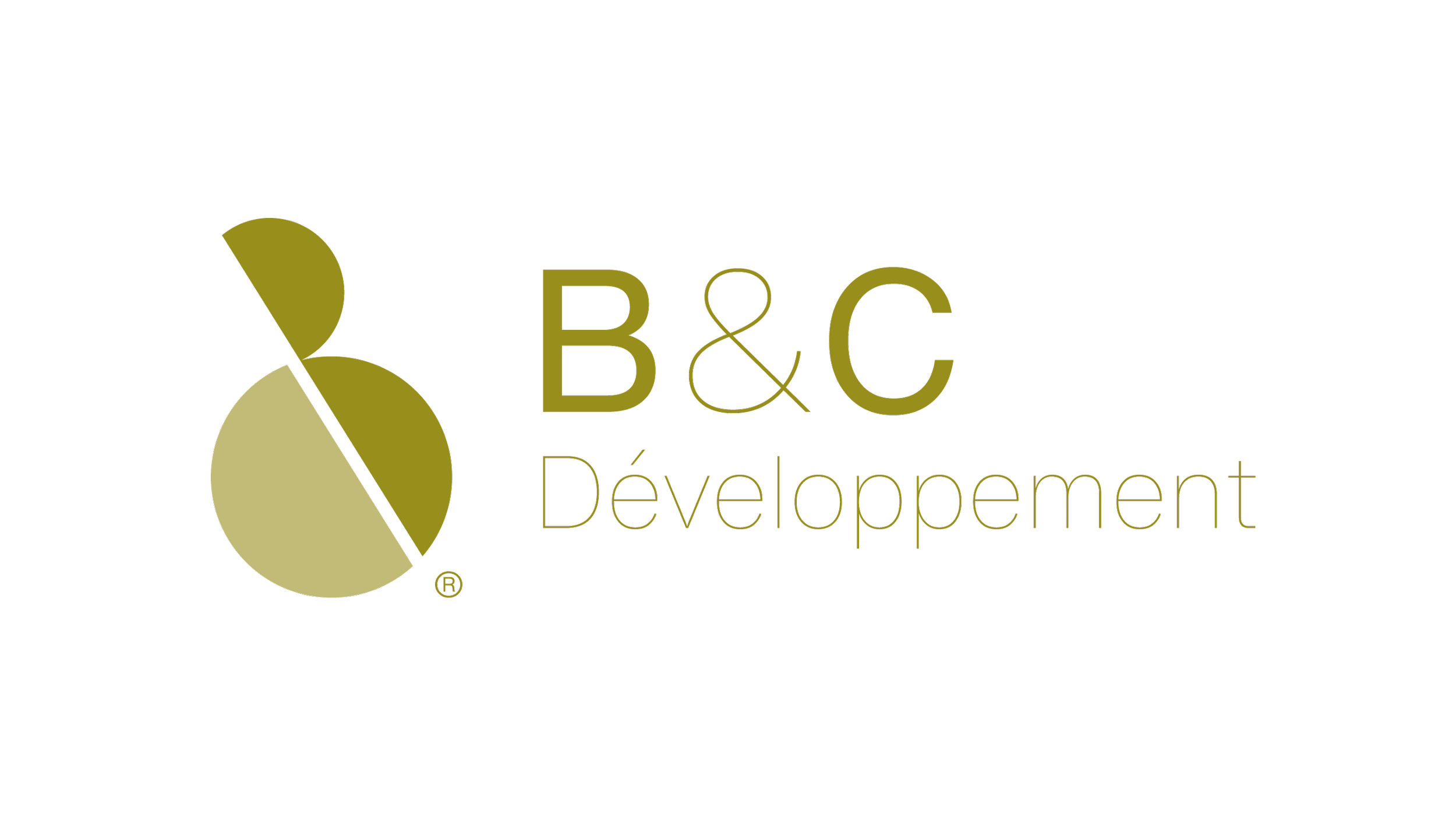 Logo de B&C Développement avec un symbole circulaire divisé en deux couleurs, vert olive et beige, à côté du texte B&C Développement