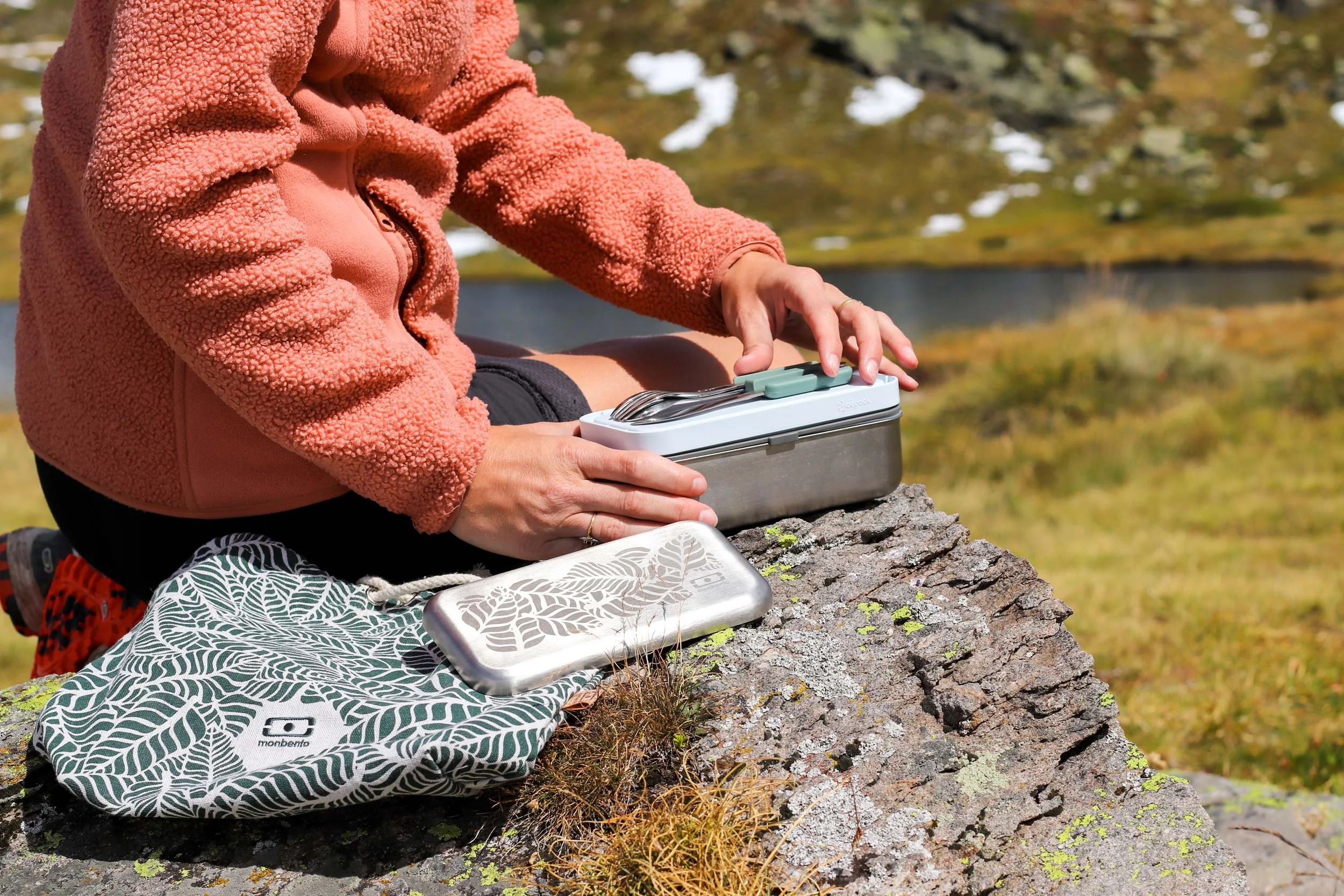 Set complet avec sac isotherme, lunchbox en métal et couverts nomade