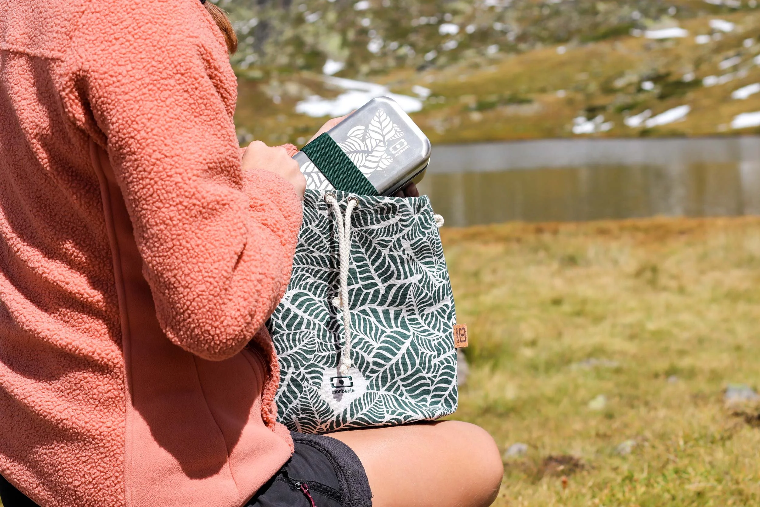 Set complet avec sac isotherme, lunchbox en métal et couverts nomade