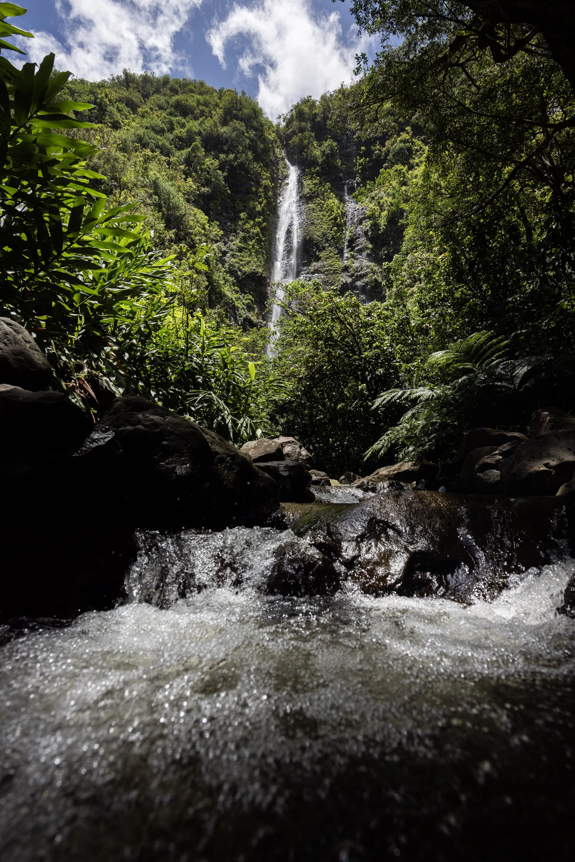 Side view of waimoku falls, 400 foot drop