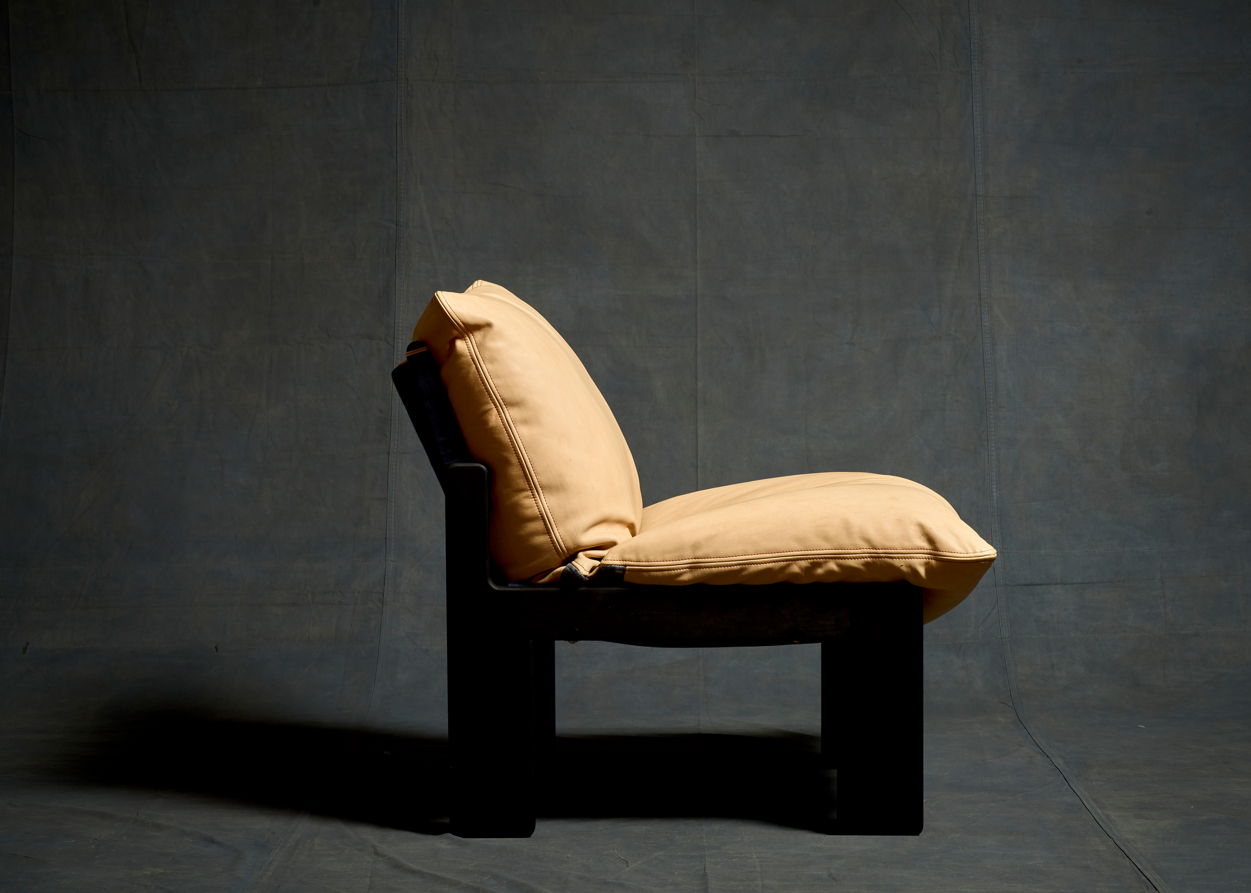 2606 USA NY Couch Couch0945.png