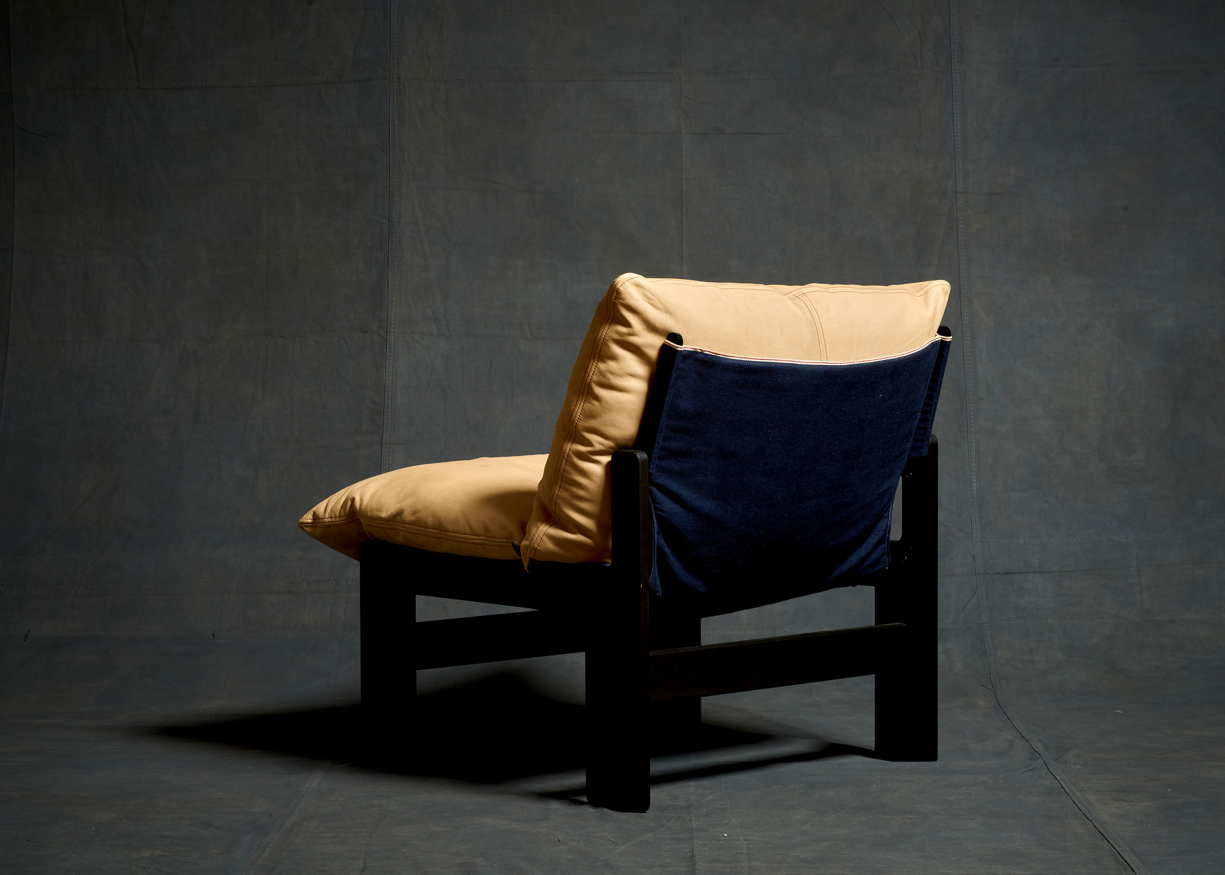 2606 USA NY Couch Couch0936.png