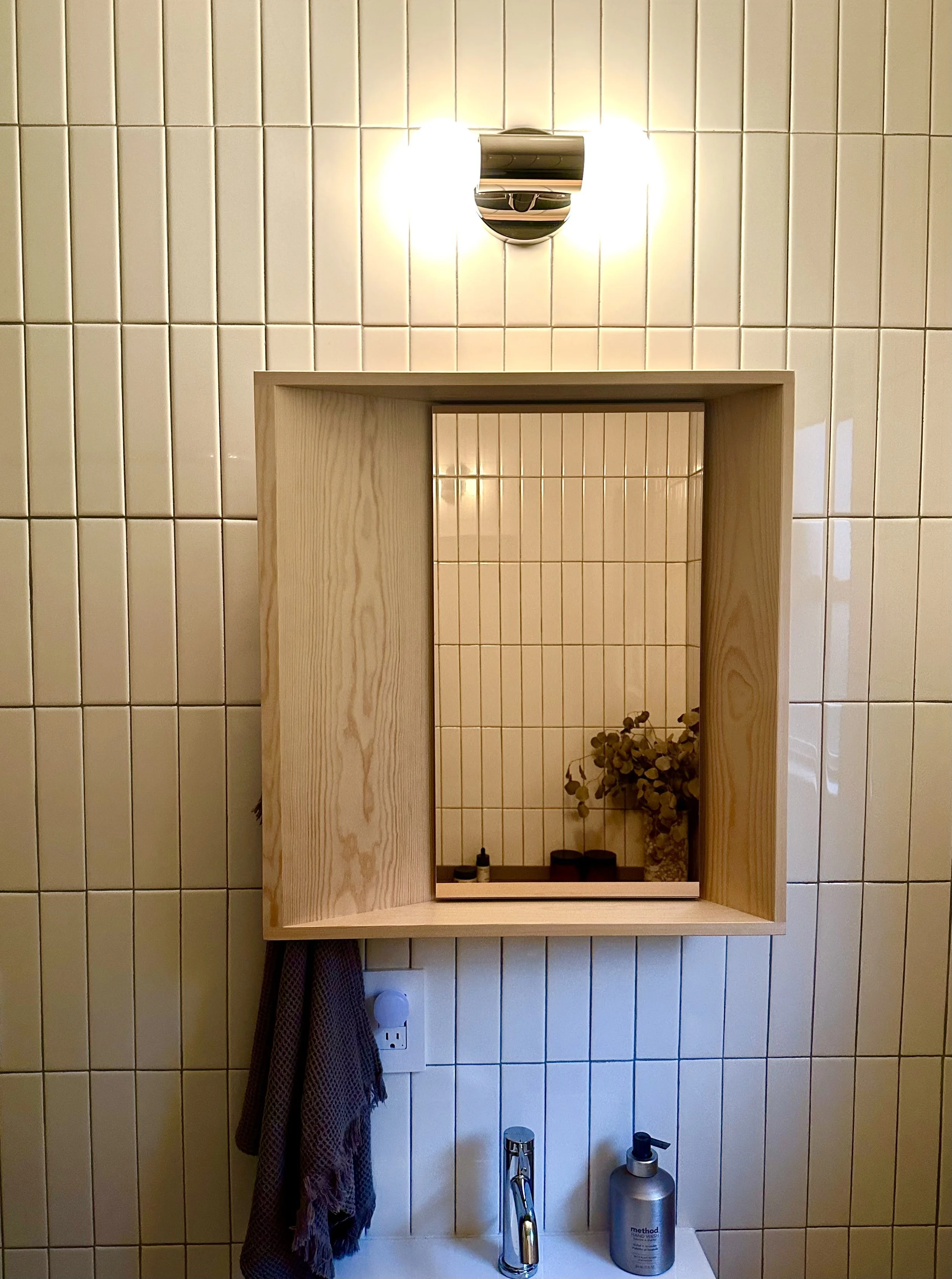 New bathroom with Vaarnii mirror