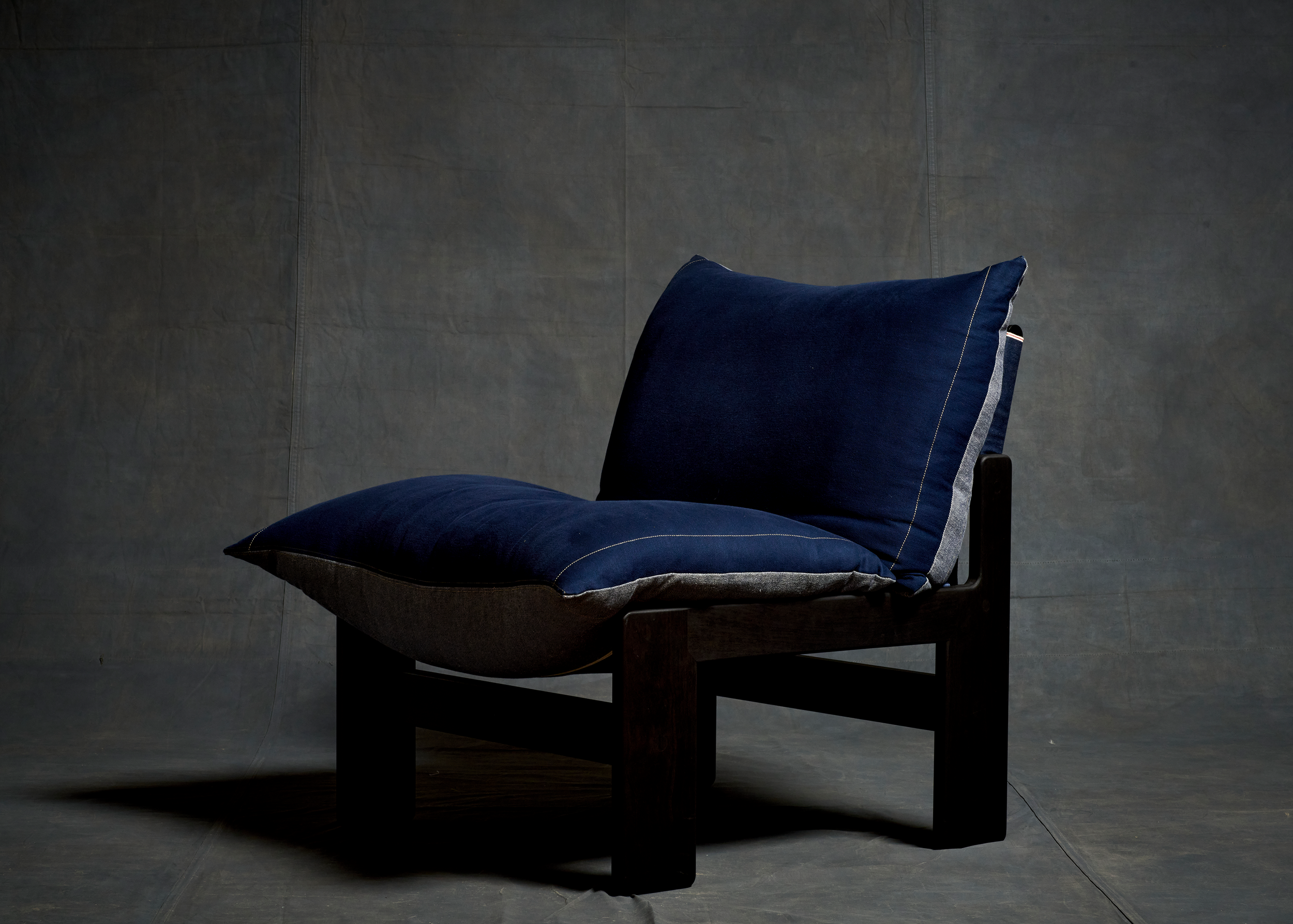 2606 USA NY Couch Couch1023.png