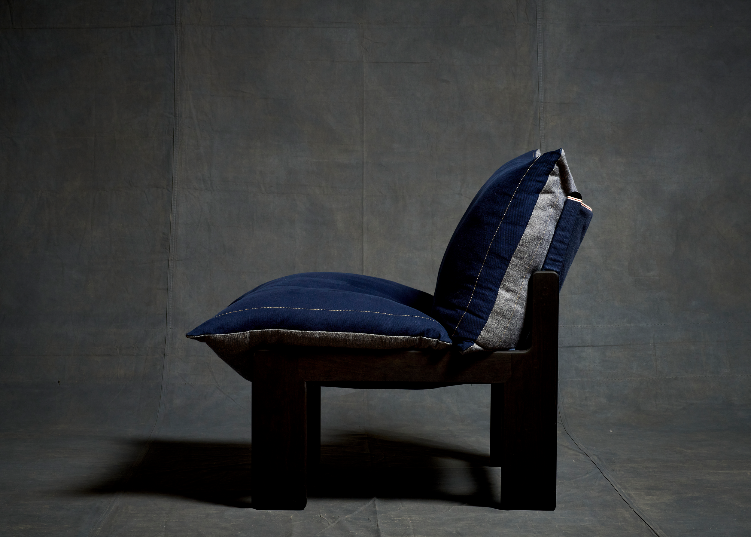 2606 USA NY Couch Couch1027.png