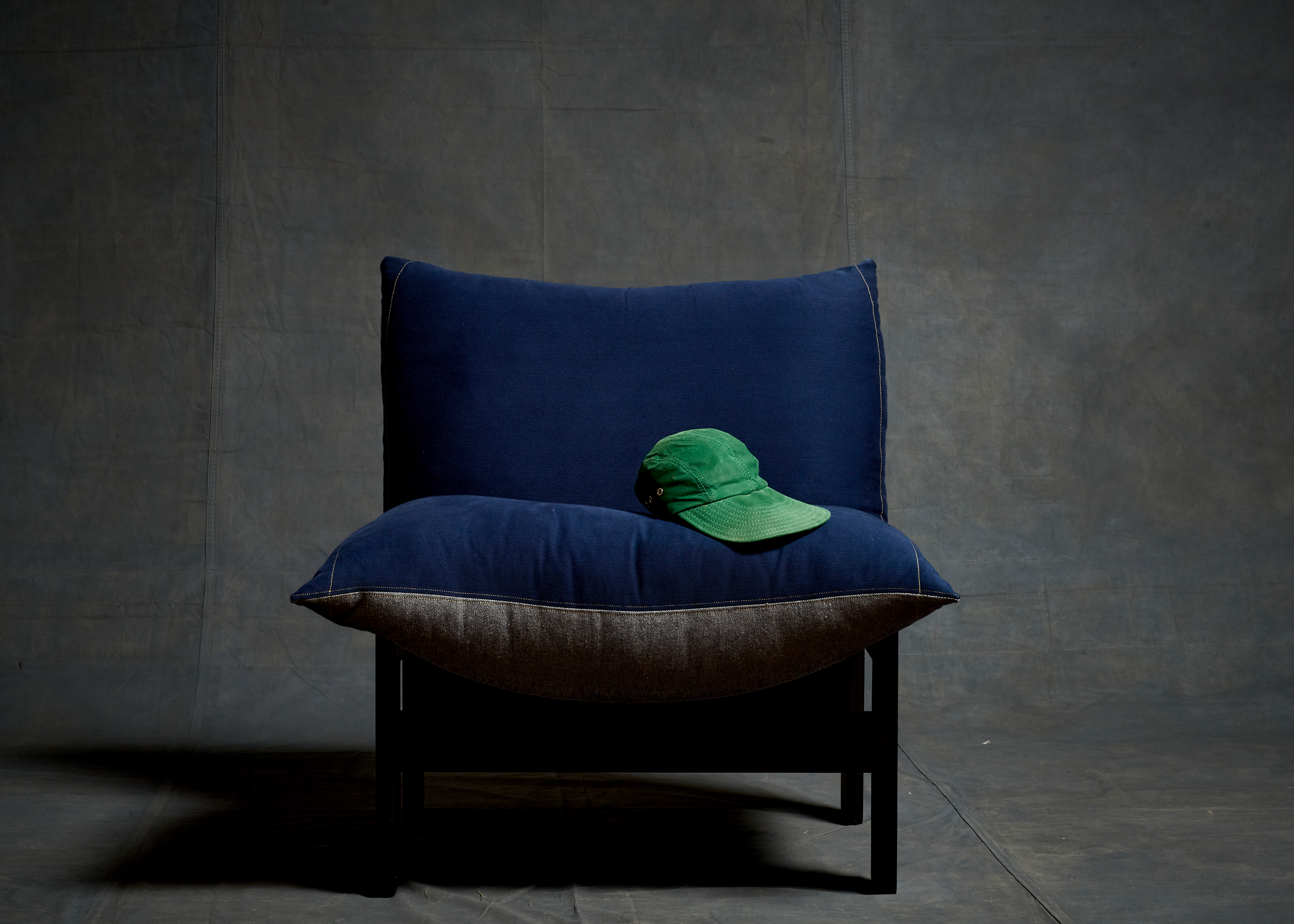 2606 USA NY Couch Couch1044.png