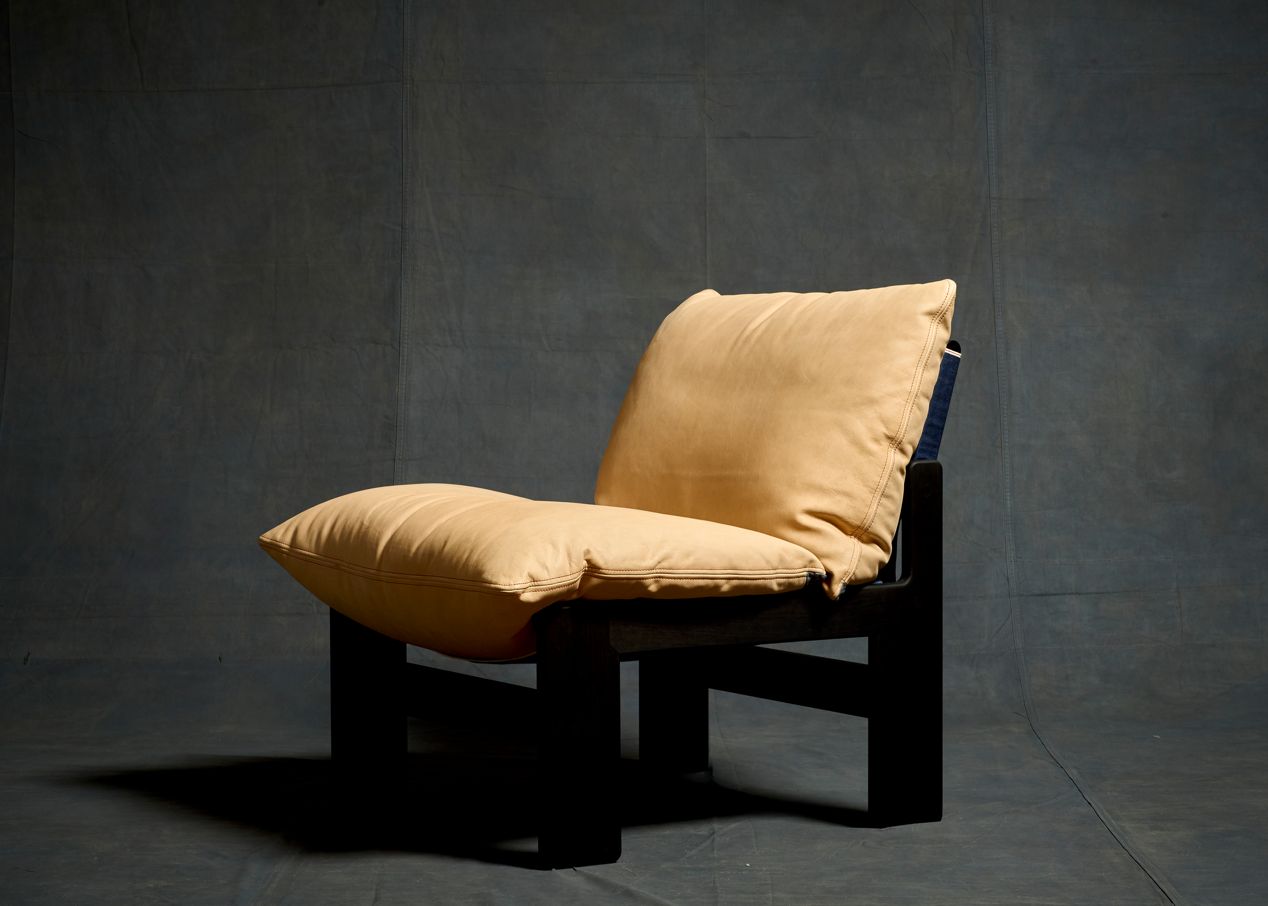 2606 USA NY Couch Couch0931.png