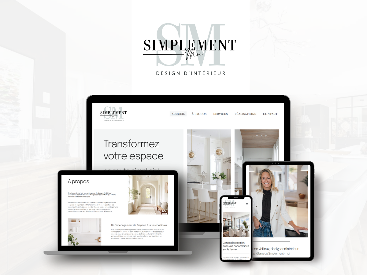 Page web d'une designer d'intérieur appelée Simplement Moi, montrant un site responsive sur divers appareils, avec des images d'intérieurs modernes et une femme souriante.