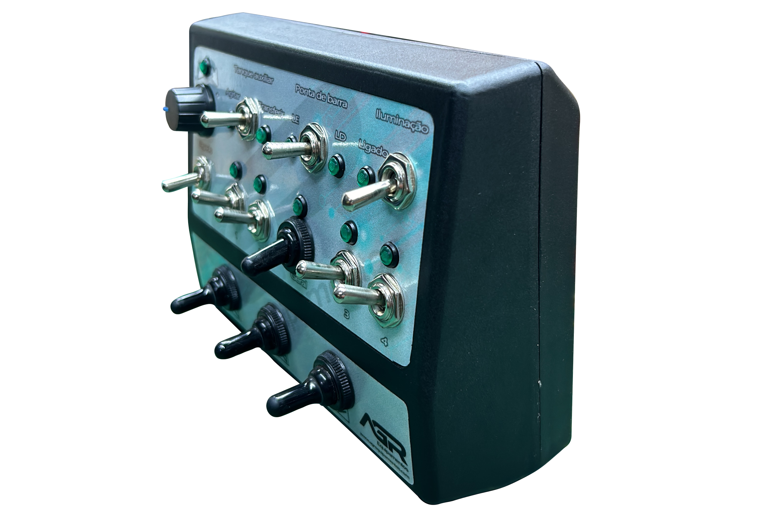 Dispositivo eletrônico com várias chaves e botões, utilizados para controle ou ajuste de configurações.