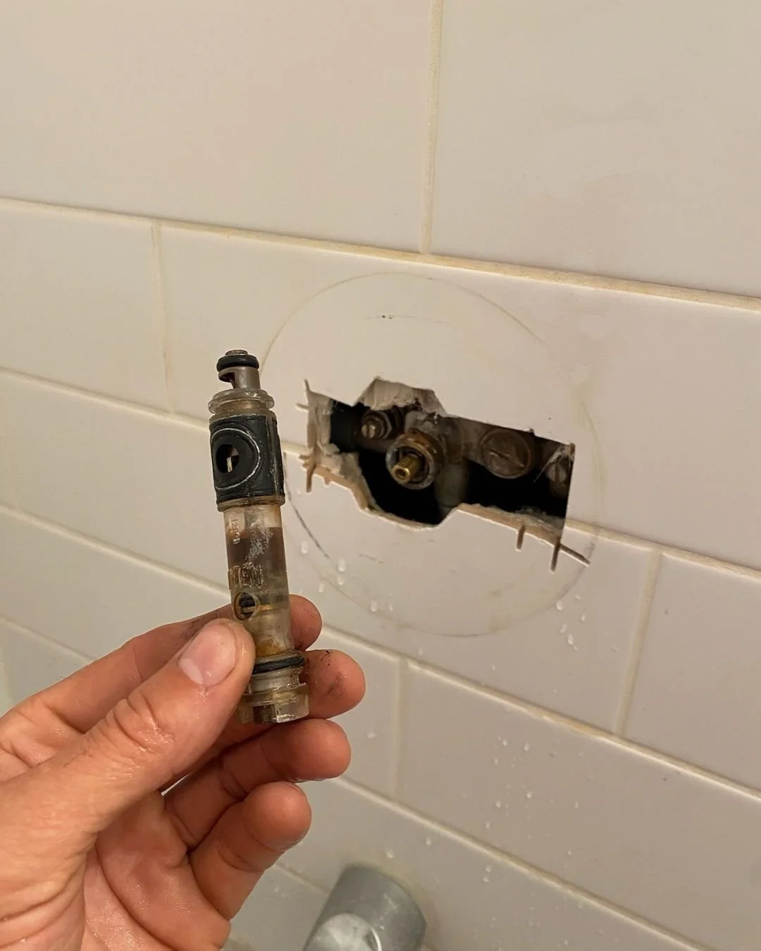 Shower ghosted you again? π»πΏ
It’s not you — it’s the cartridge.
We can handle that. π 
We can replace it quickly and get you back to normal. π§ 
#onecallwedoitall #vancouverhandyman #kitshandyman #northvanhandyman #westvanhandy