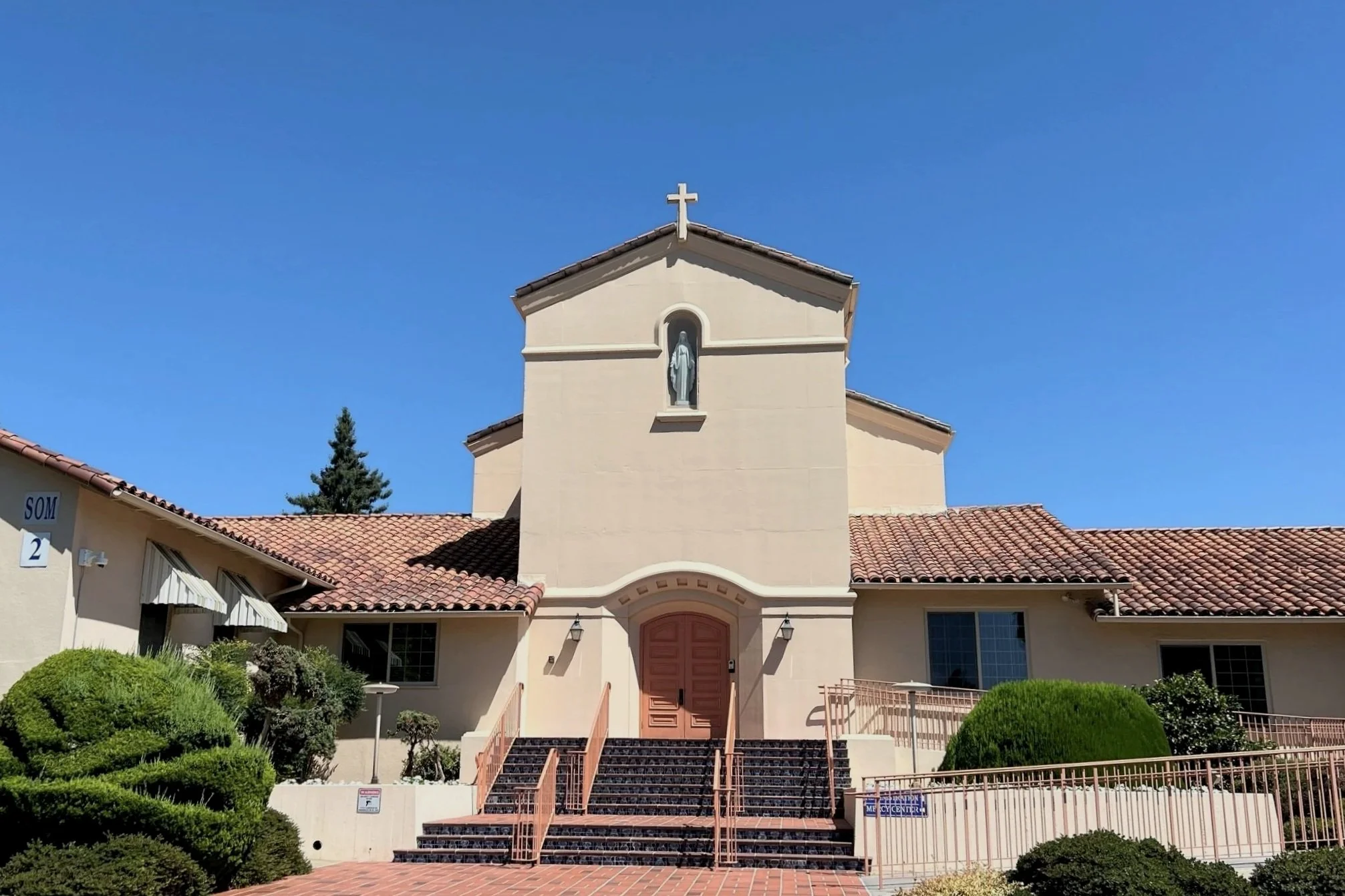 Sierra Chapel - Outside