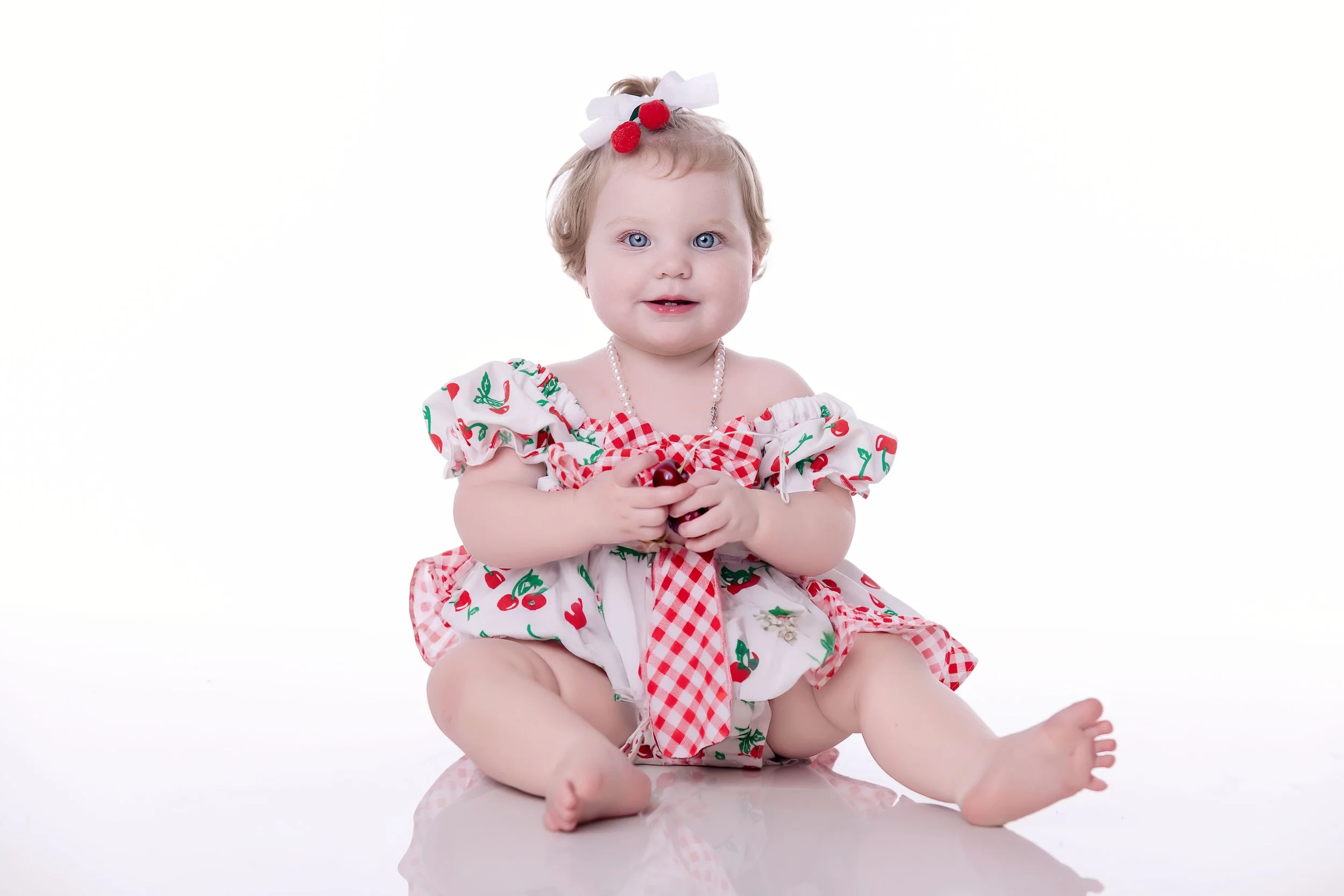 Best newborn photographer in miami, Showcasing newborn photography by May Martinez, highlighting tender moments from birth to 10 months, with additional galleries for milestones and family.