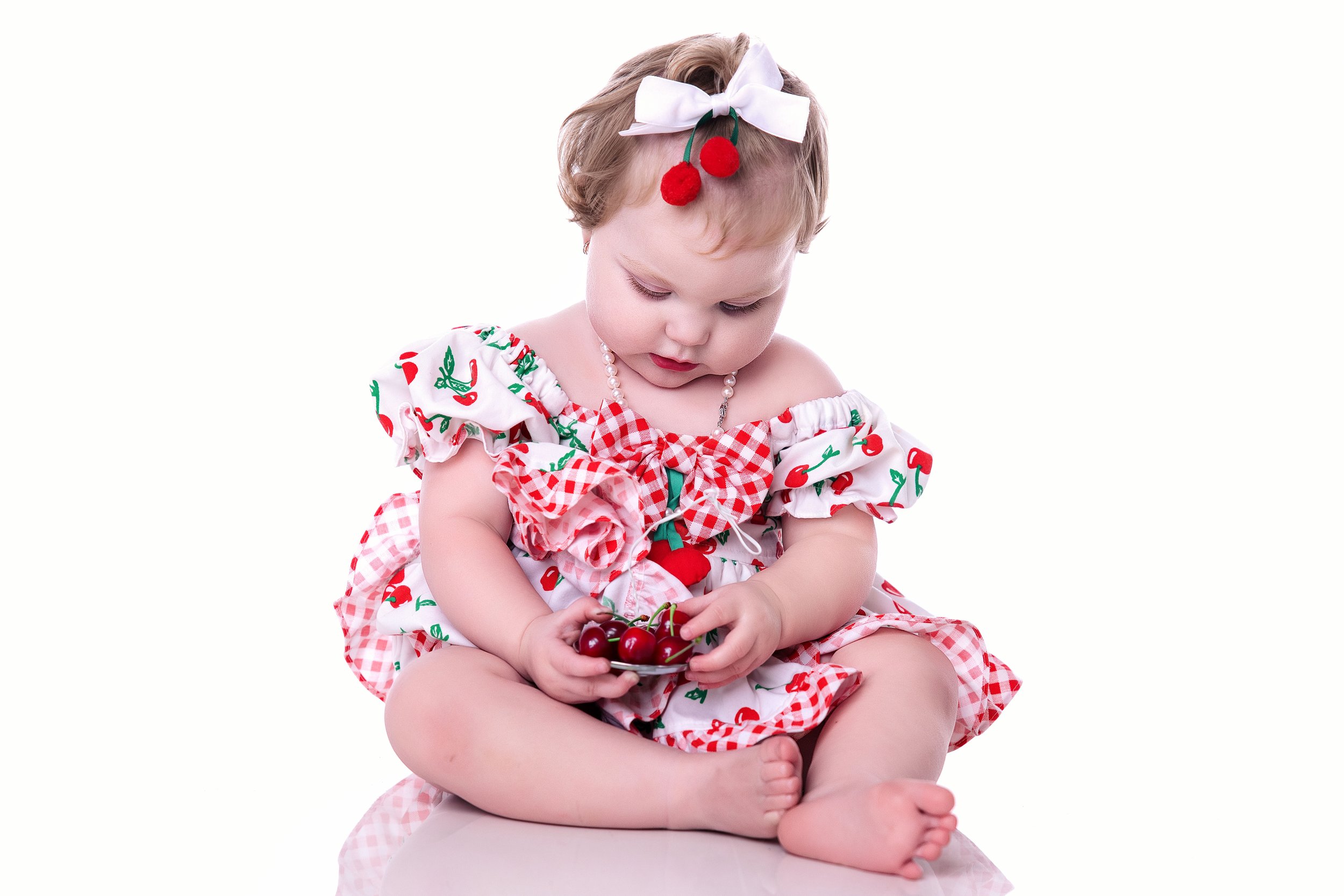 Best newborn photographer in miami, Showcasing newborn photography by May Martinez, highlighting tender moments from birth to 10 months, with additional galleries for milestones and family.