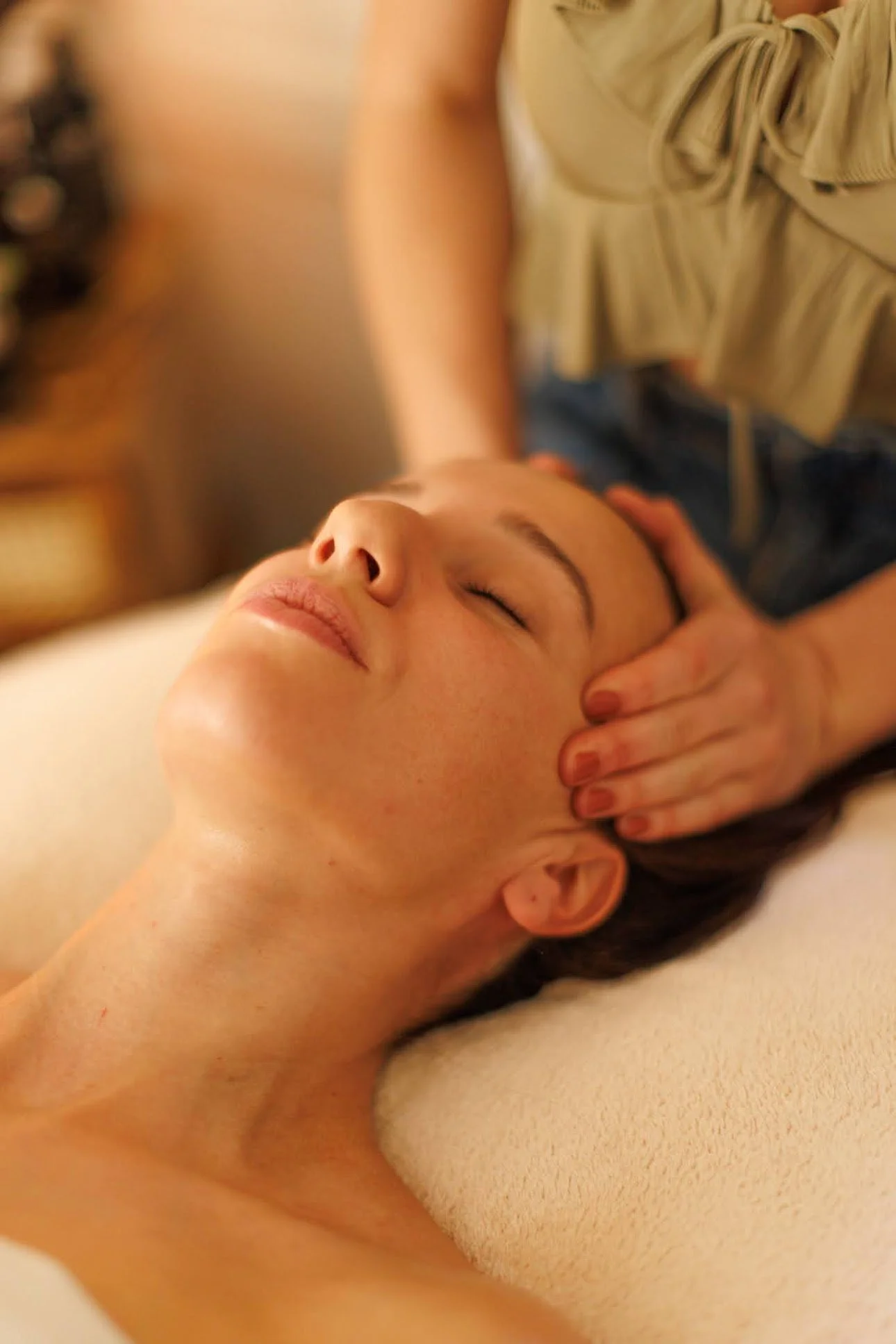The ROAM facial treatment with botanical skincare and facial massage for glowing skin in Ojai