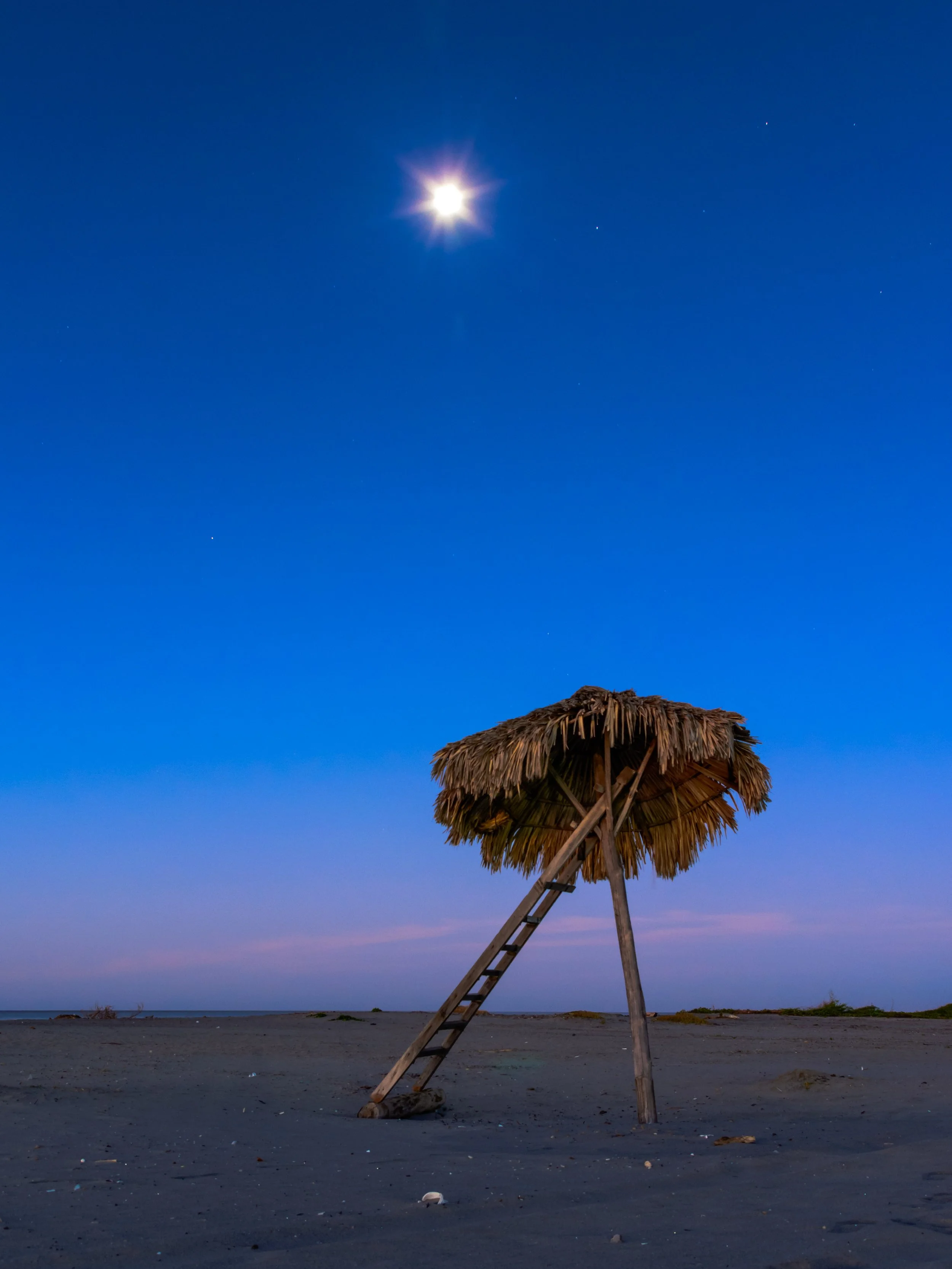 "Lunar Shelter" | Costa del Sol, El Salvador (2014)
