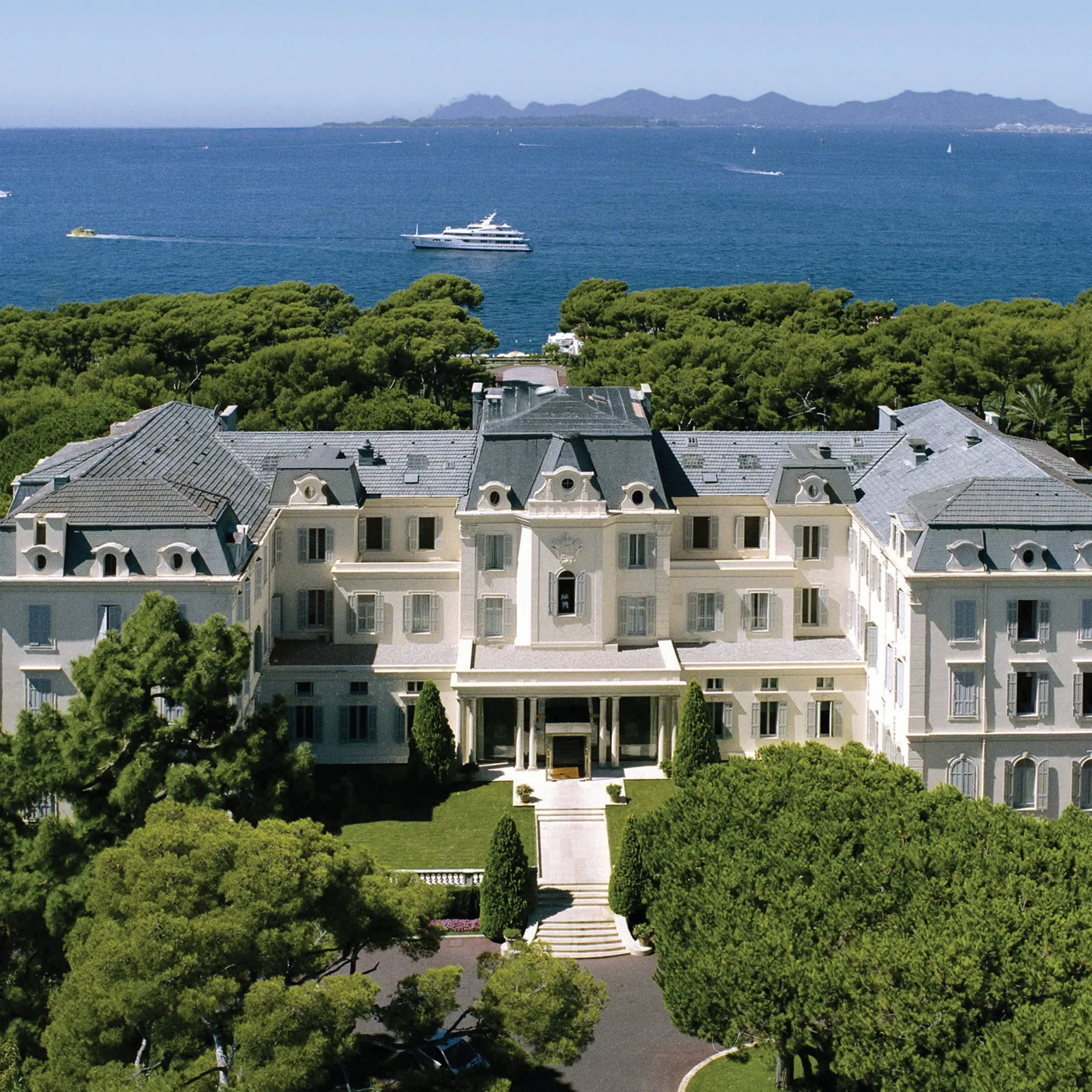Hotel du Cap-Eden-Roc Antibes luxury hotel coastline view