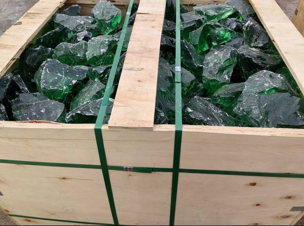 Wholesale Dark Green premium glass chunks for gardens and water features
