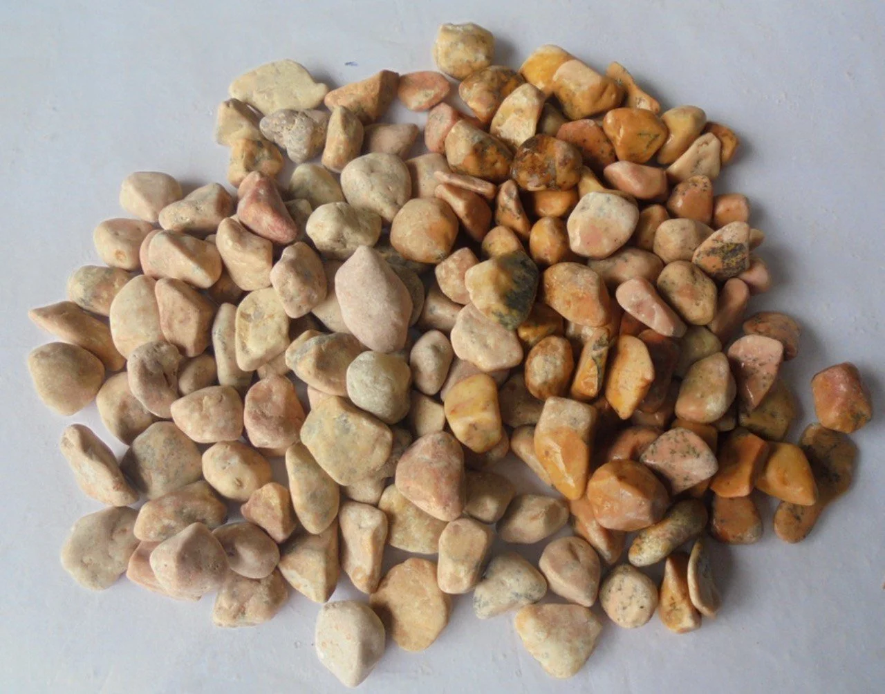 Wholesale Rosso Gravel in warm beige ochre and reddish-brown tones