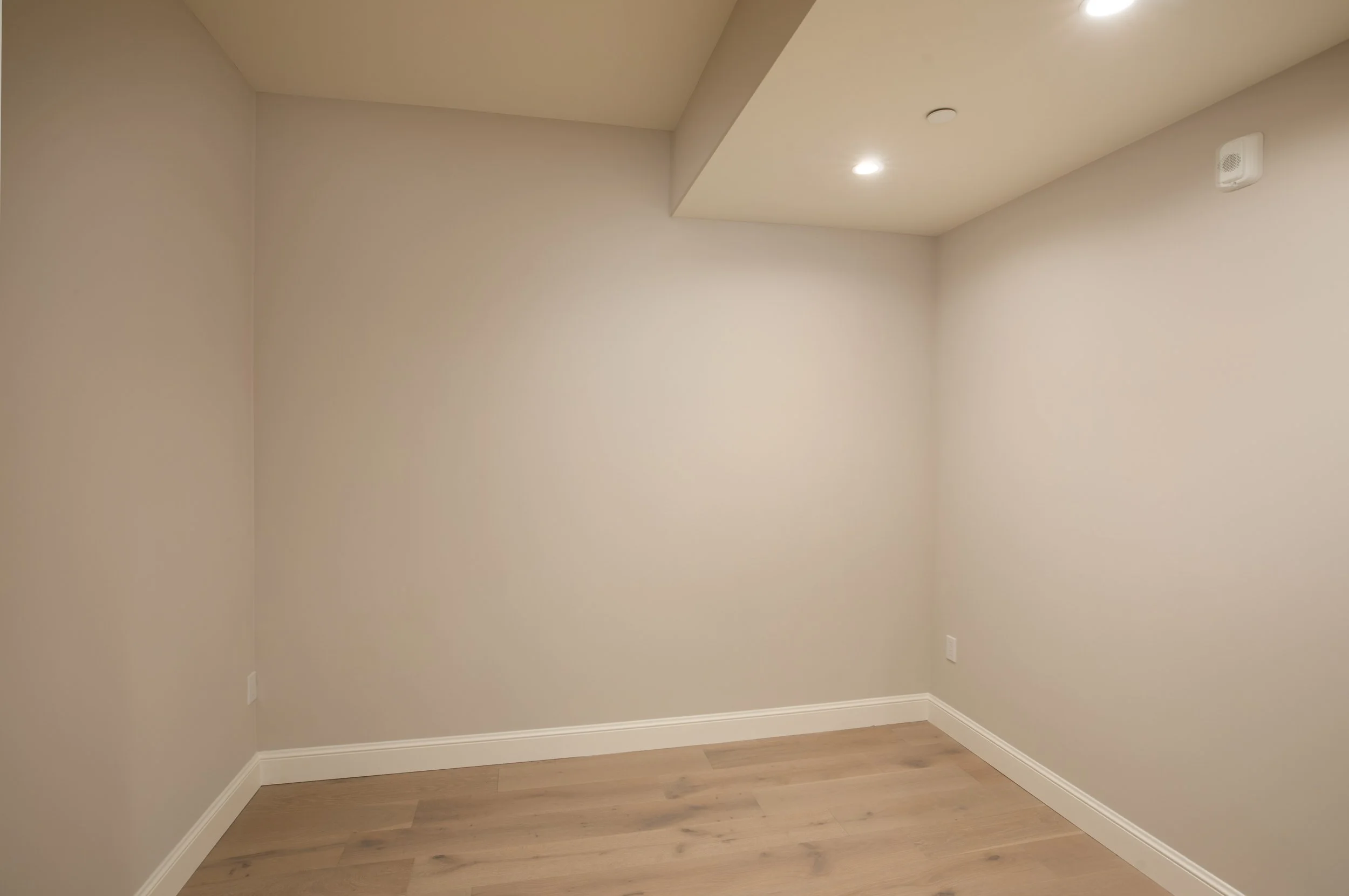 8-Unit109_Matt_Anello-4415-MLS.jpg