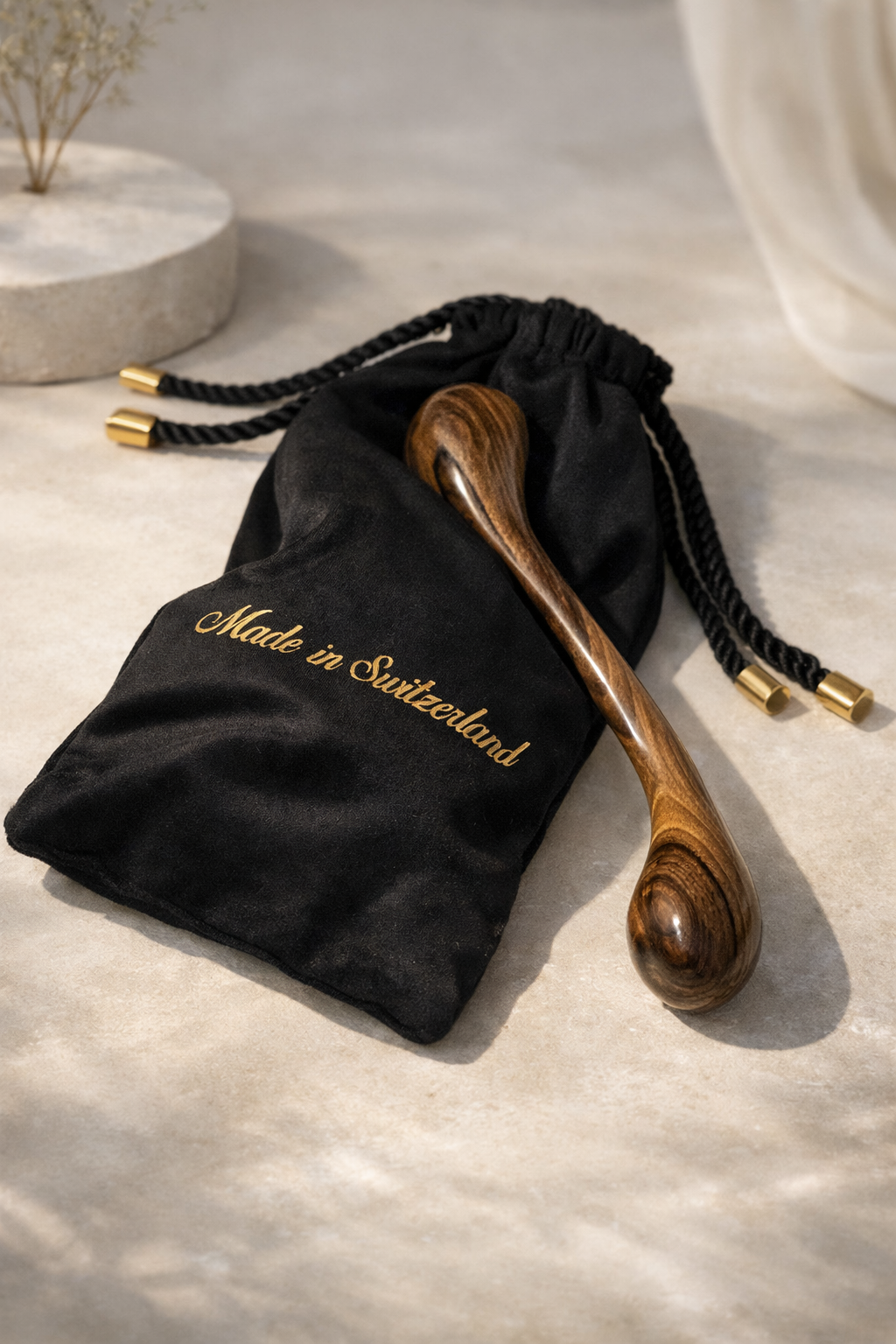 Beijo Wand Dildo Packshot.png