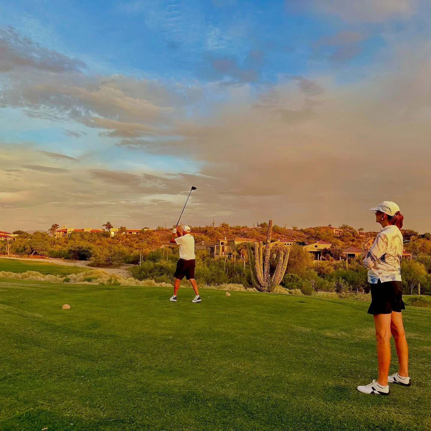 Swing into Tuesday nights with us! Join the weekly scramble and your evening could wrap up just like this&hellip; ☀️⛳️🍻 #playmoregolf #arizonagolf #troonpriv&eacute;