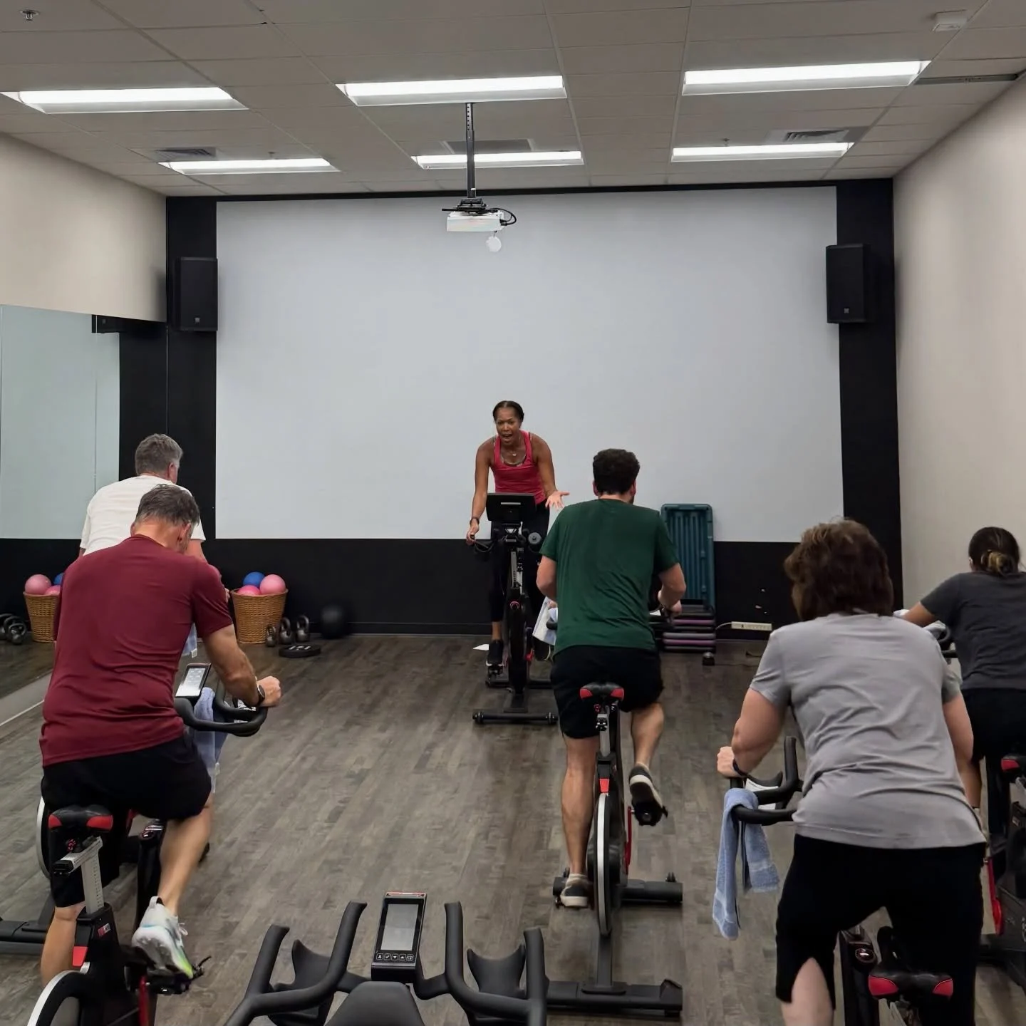 New year, new beginnings! We're getting started early with full classes and courts all day long. 🎾🏓🧘🏻&zwj;♀️Want to be part of the fun? 📲 Reach out to membership@lapalomacc.com today! #troonpriv&eacute; #memberperks #pickle #spin #lpcc