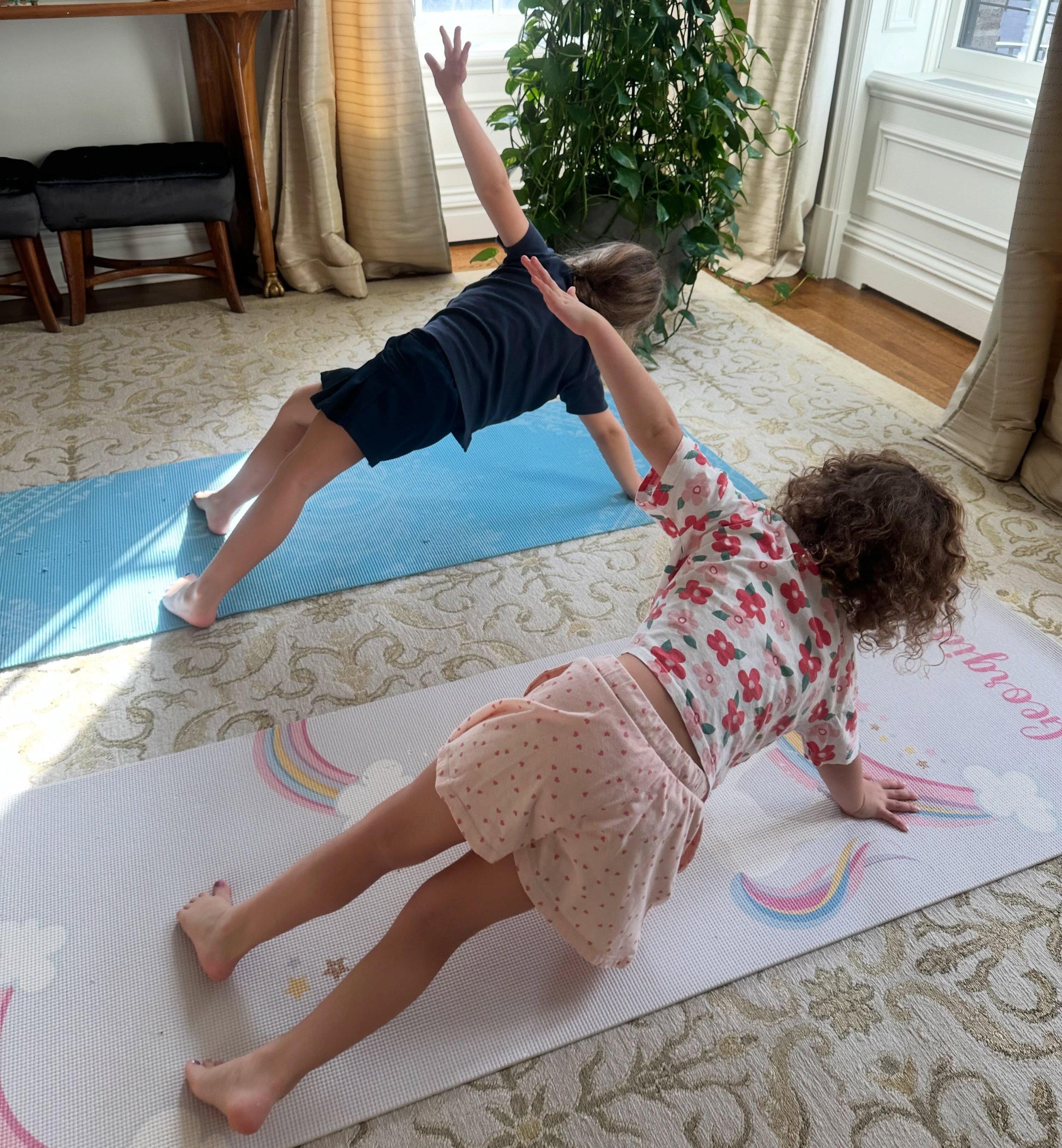 Connect to your core this Fall 🍂 

#yogaforkids #kidspilates #pogaplaydate