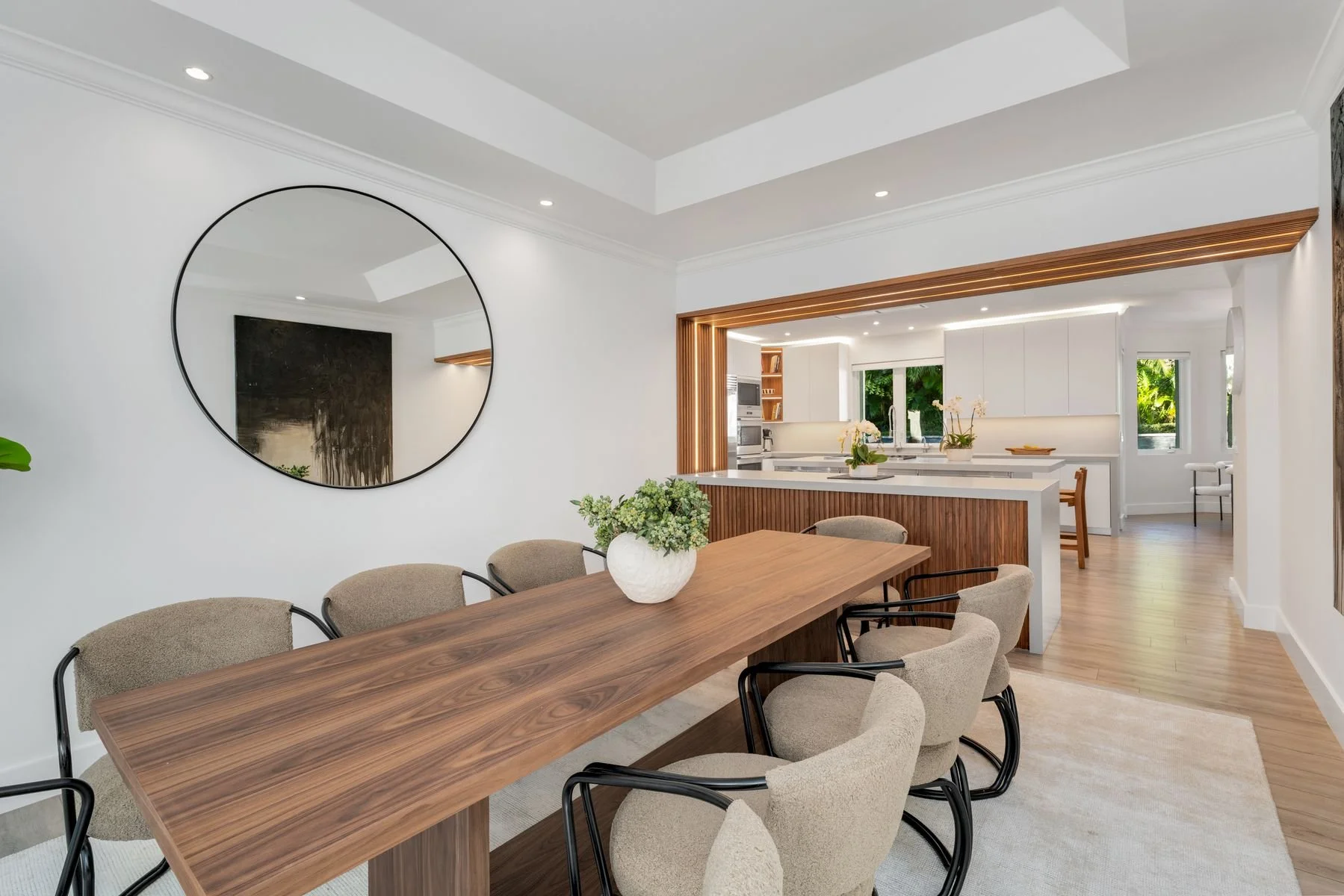 Large Dining Room (accommodates 10 comfortably) 