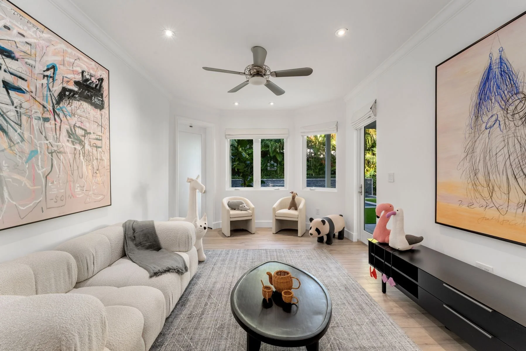 Den/Playroom/Media room with ensuite full Cabana Bath