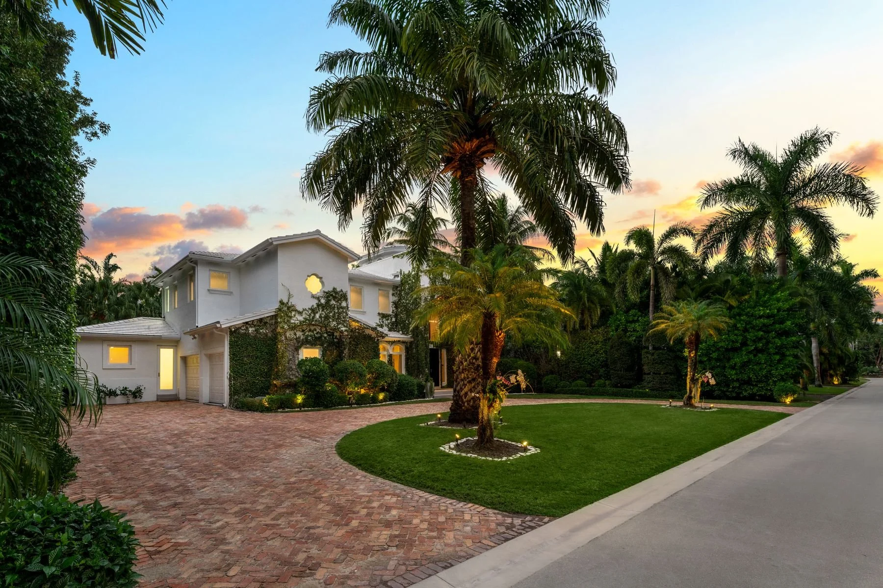 Street view (twilight)