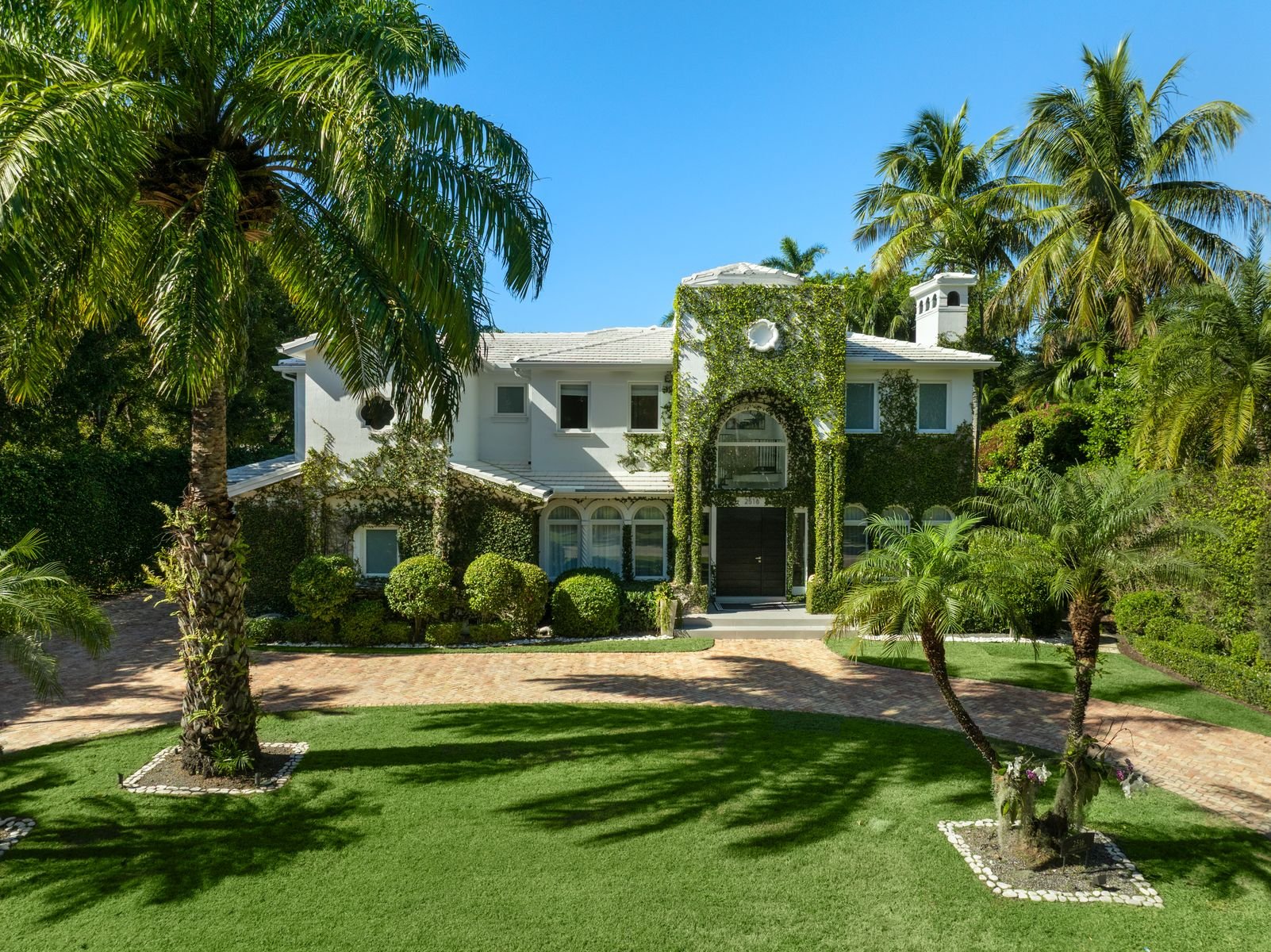 2516 Sunset Drive
Sunset Island 2